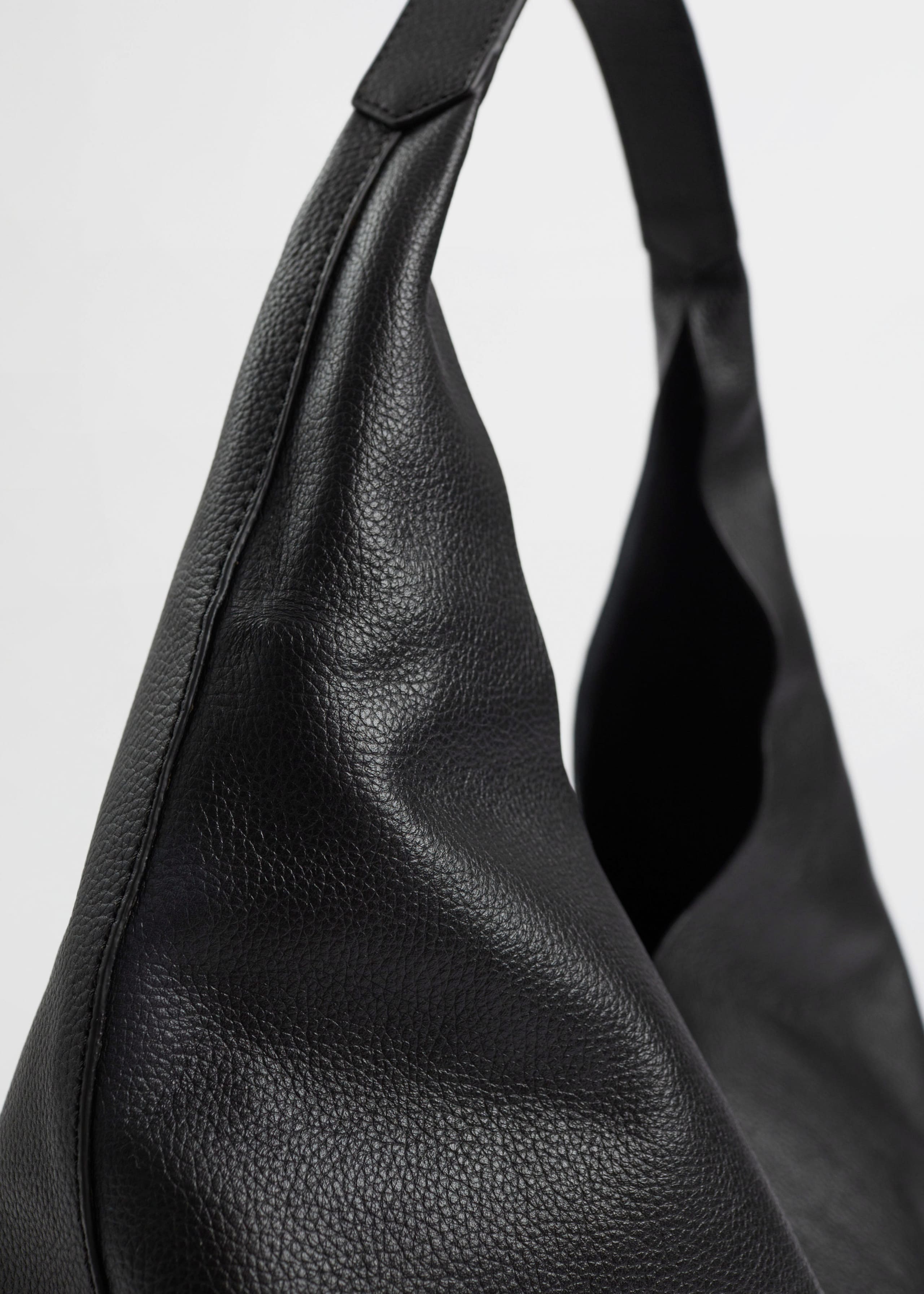 Grainy Leather Tote Bag - {{variantName}} - Descriptive Detail