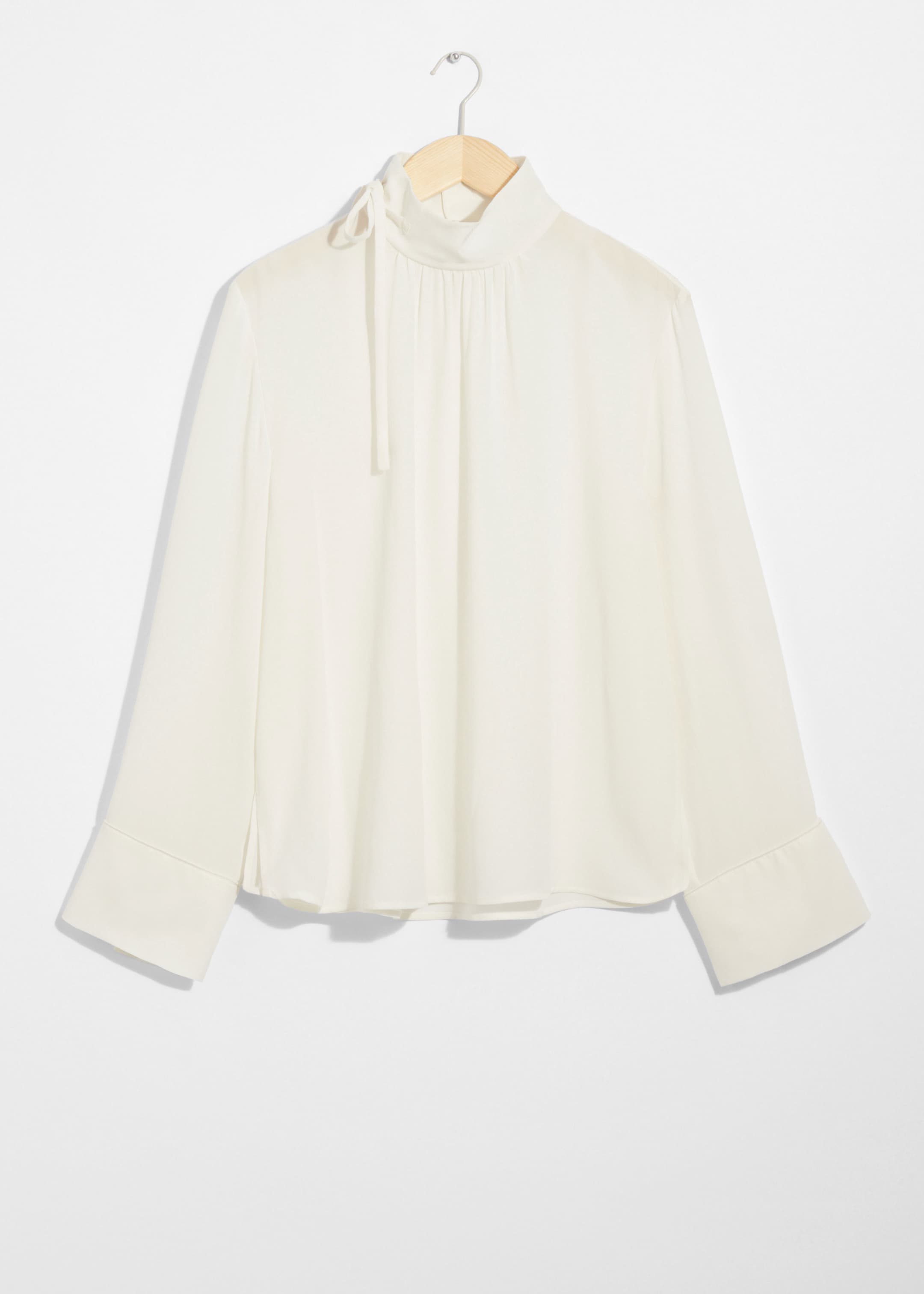 Größeres Bild ansehen: Seidenbluse mit hohem Kragen - Weiß - Ladies | H&M DE 1