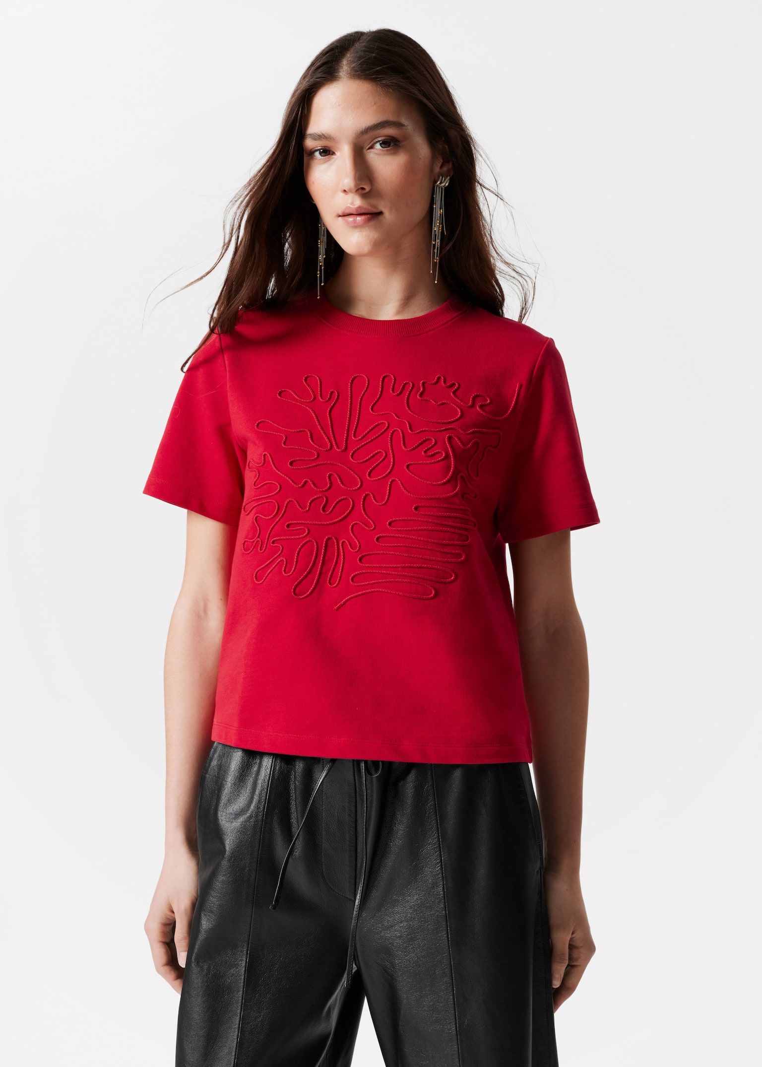 Camiseta con apliques florales - Rojo/Patrón abstracto en azul/Patrón abstracto en rosa/Caqui