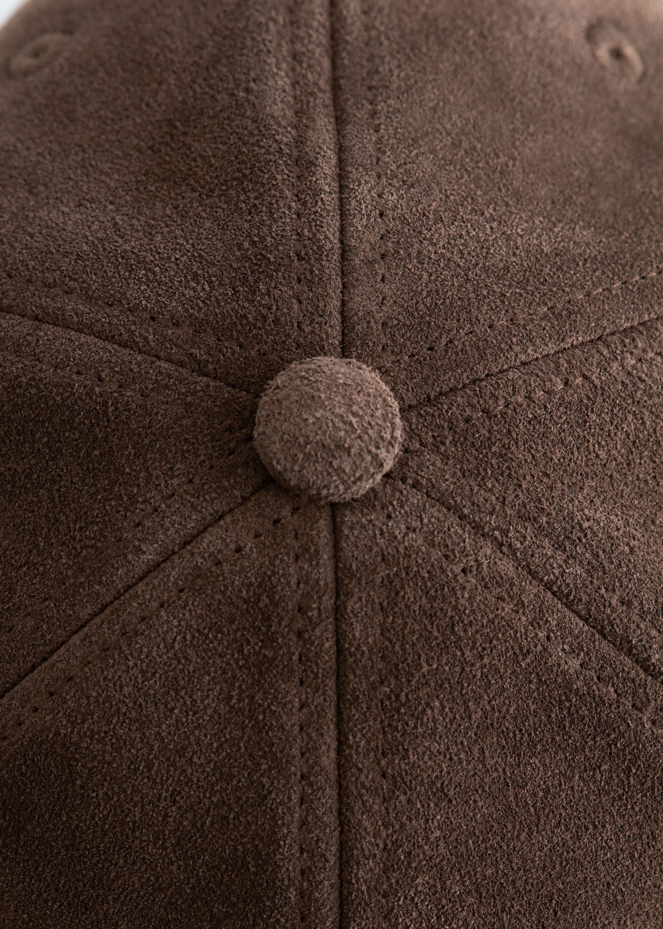 Größeres Bild anzeigen: Basecap aus Veloursleder - Dunkelbraun - Ladies | H&M AT 3