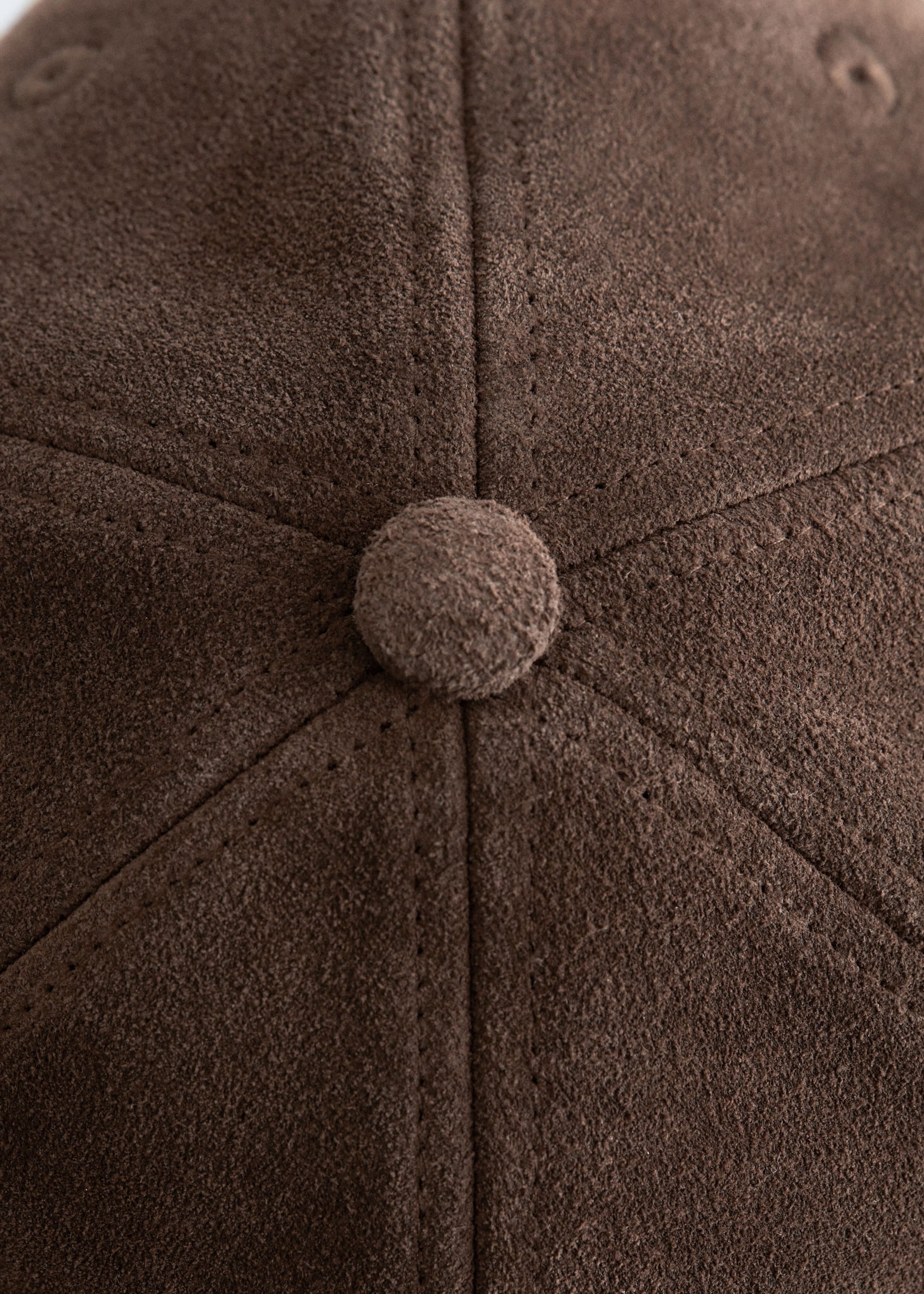 Image of Basecap aus Veloursleder