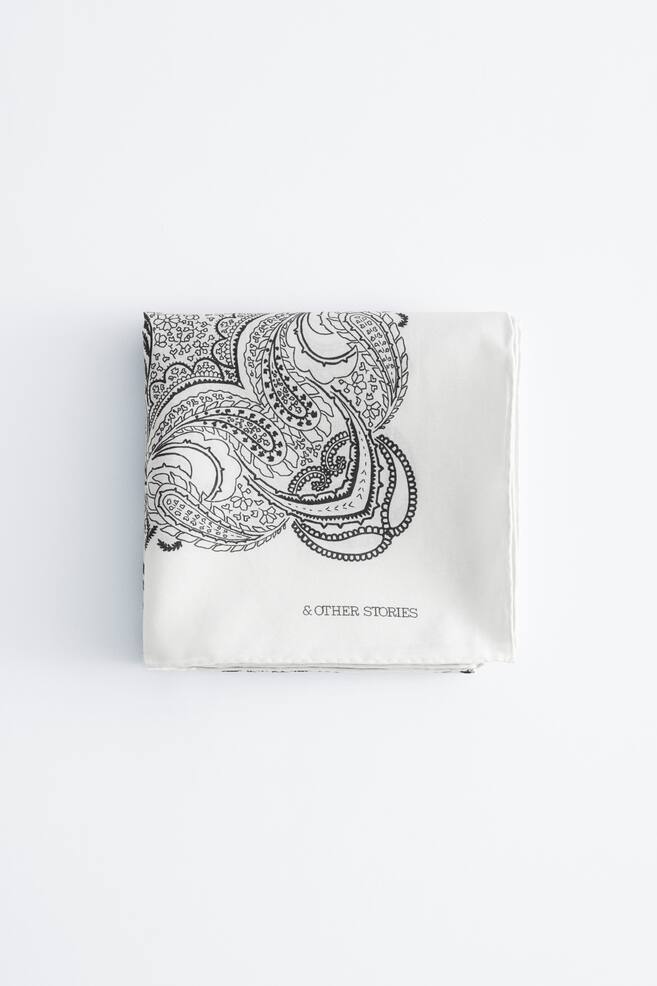 Foulard en coton et soie - Blanc/Noir/Motif cachemire - 1