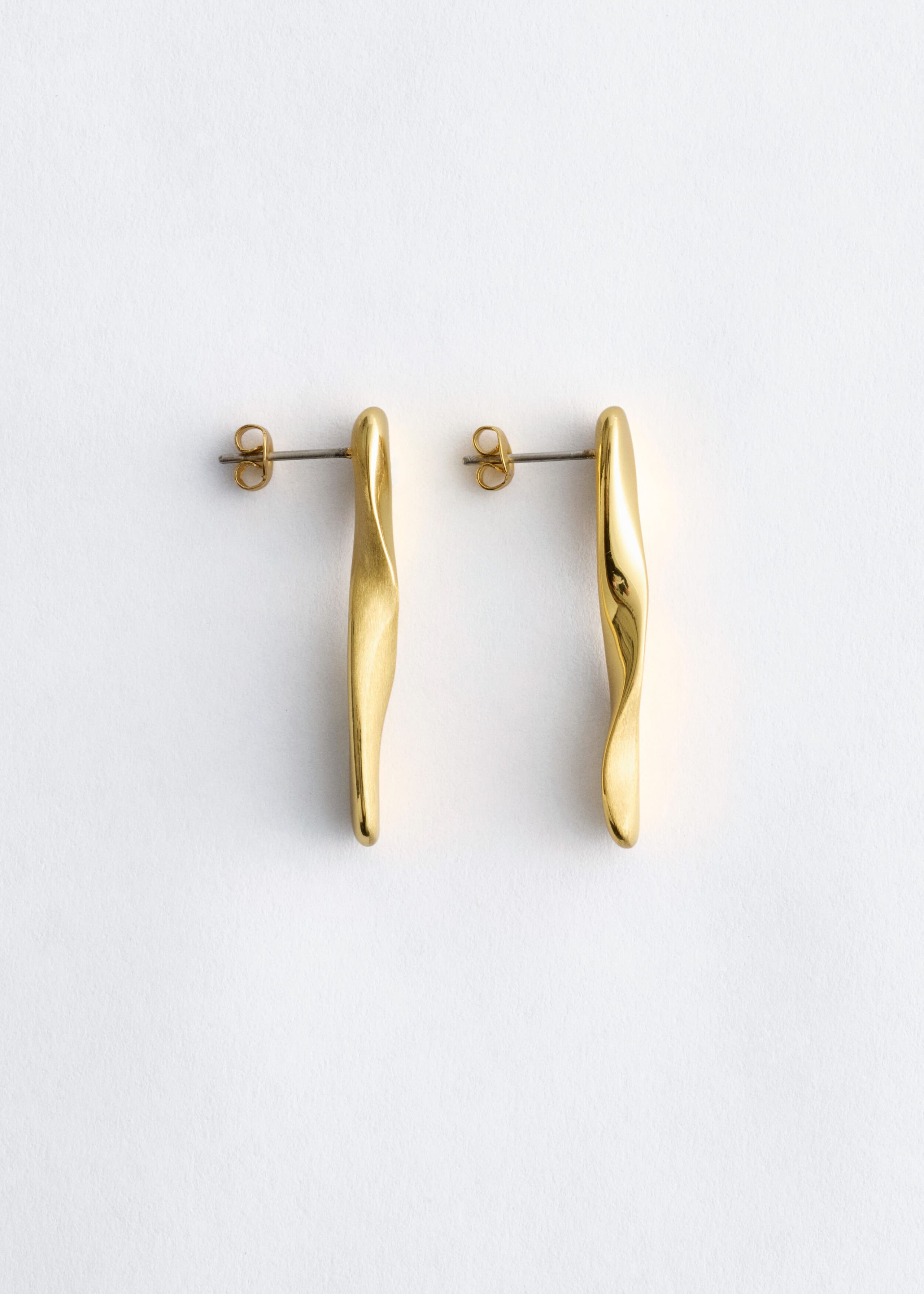 Twist Dangle Earrings - {{variantName}} - Descriptive Detail