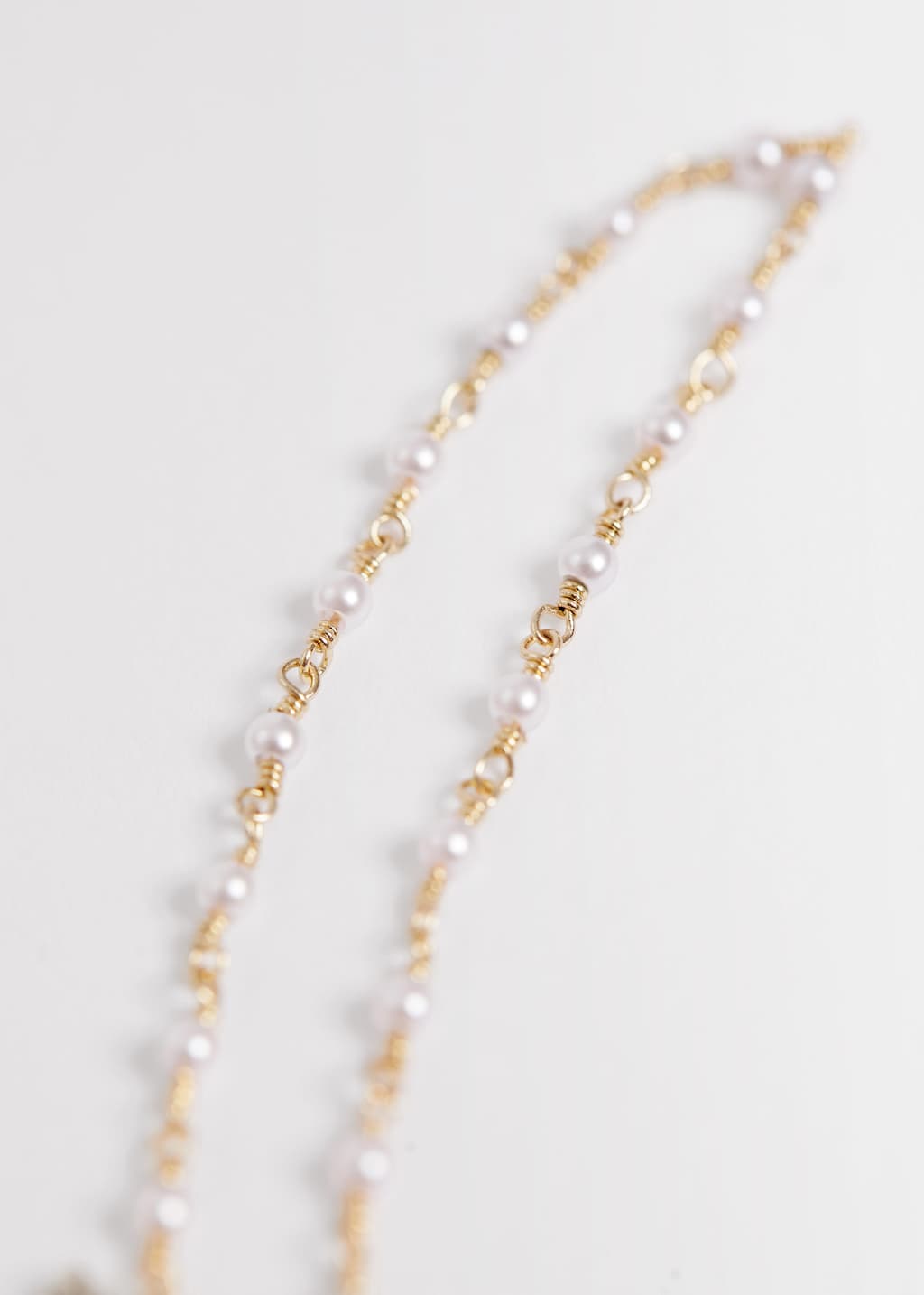 Pulsera de cadena de perlas diminutas - {{variantName}} - Detalle descriptivo