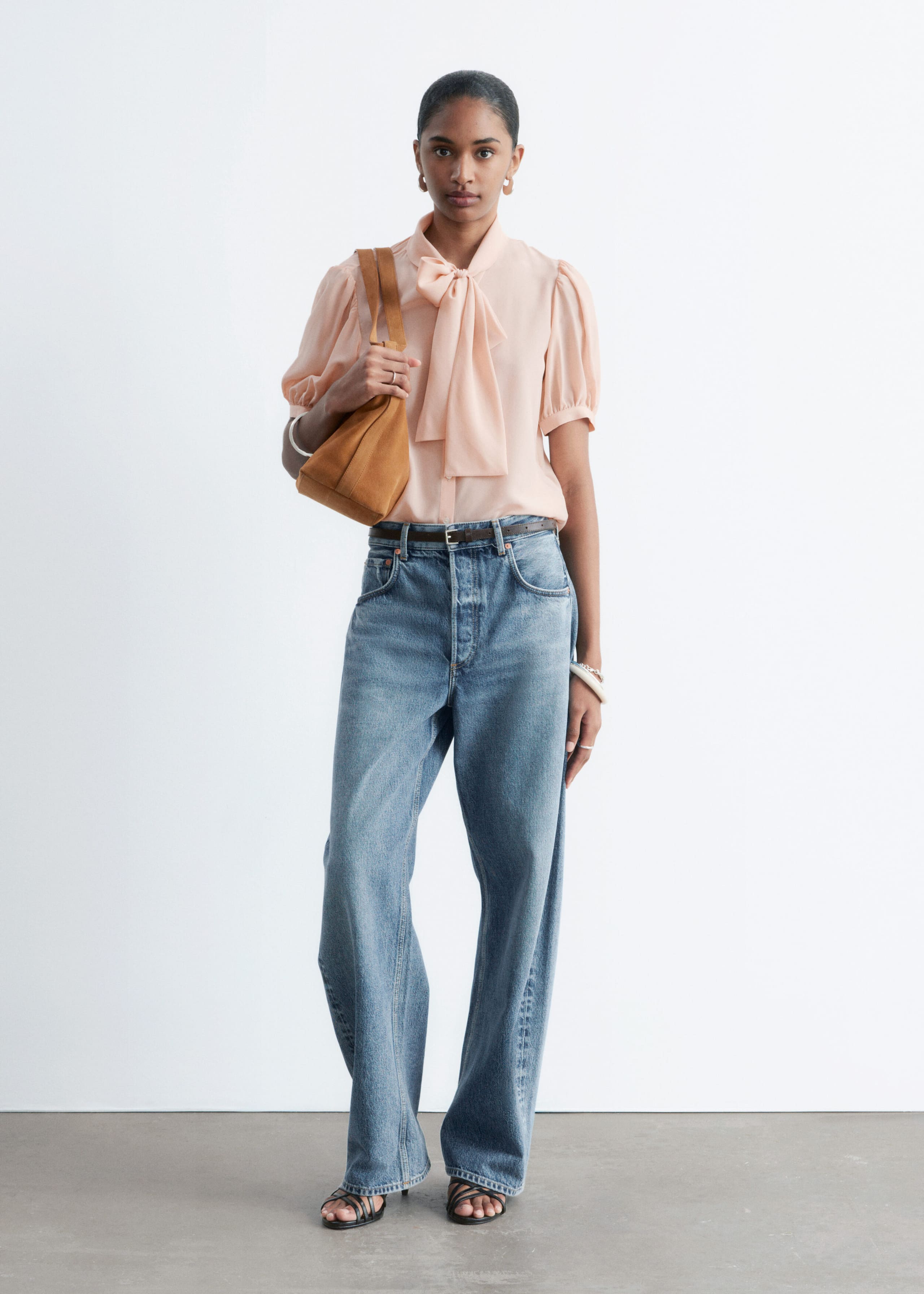 Image of Blouse en soie à imprimés et nœud lavallière