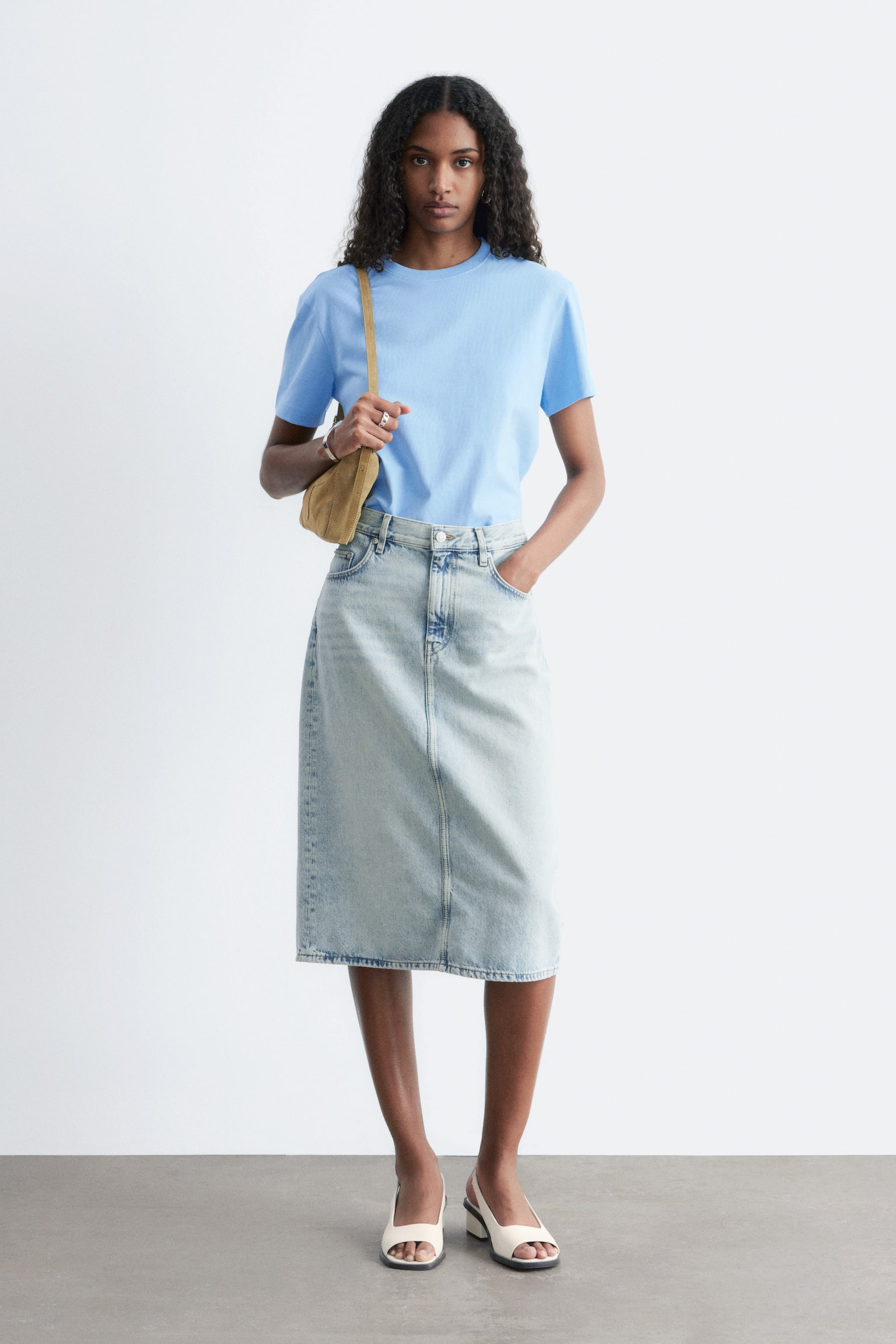 Bavlněné tričko s kulatým výstřihem - Světle Modrá/Žlutá/Bílá/Světle růžová/Tmavě hnědá/Černá/Námořnické/Bílé Pruhy/Červená - 5