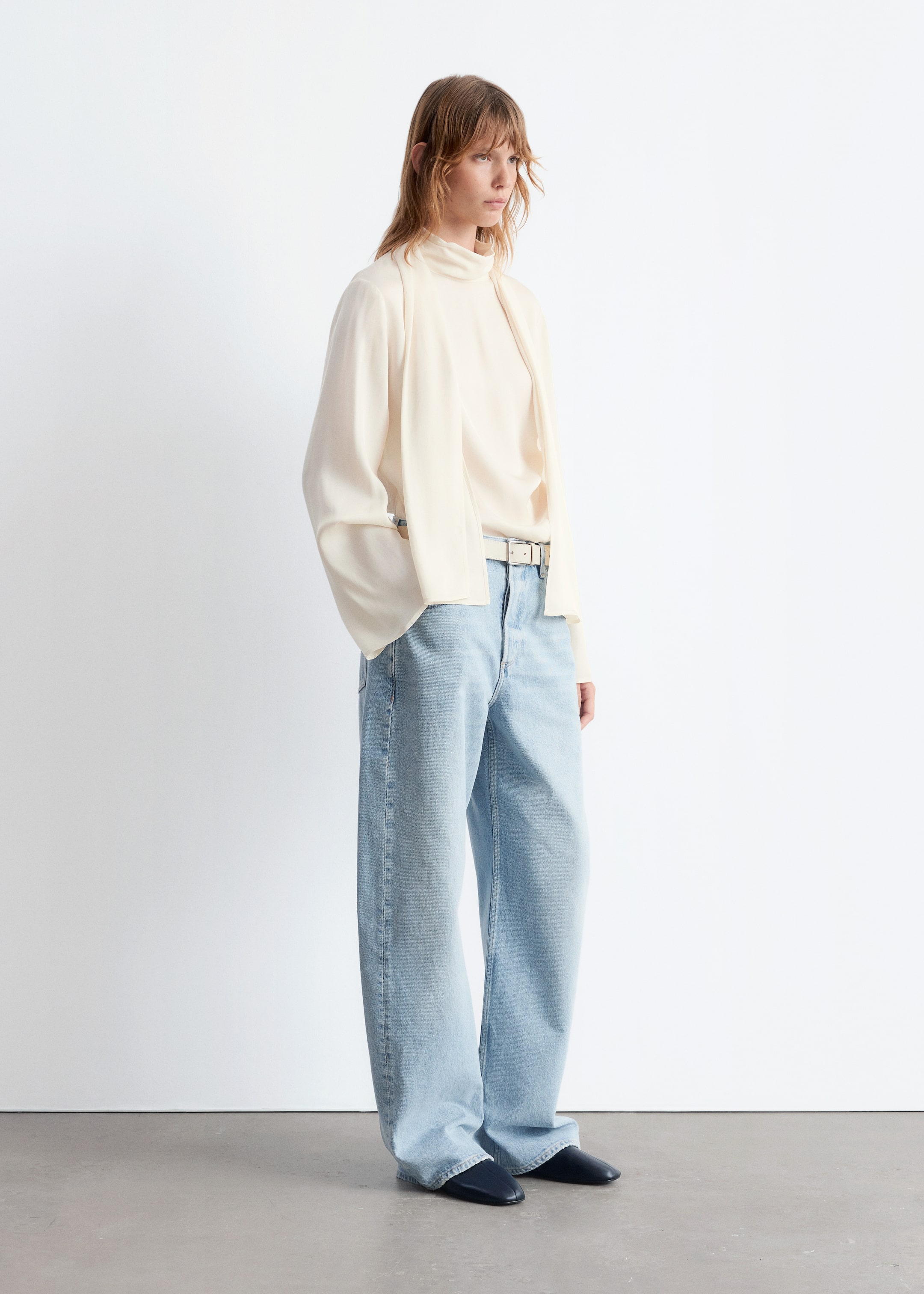 Visualizza immagine più grande: Blusa in raso con dettaglio sciarpa - Beige - DONNA | H&M IT 2