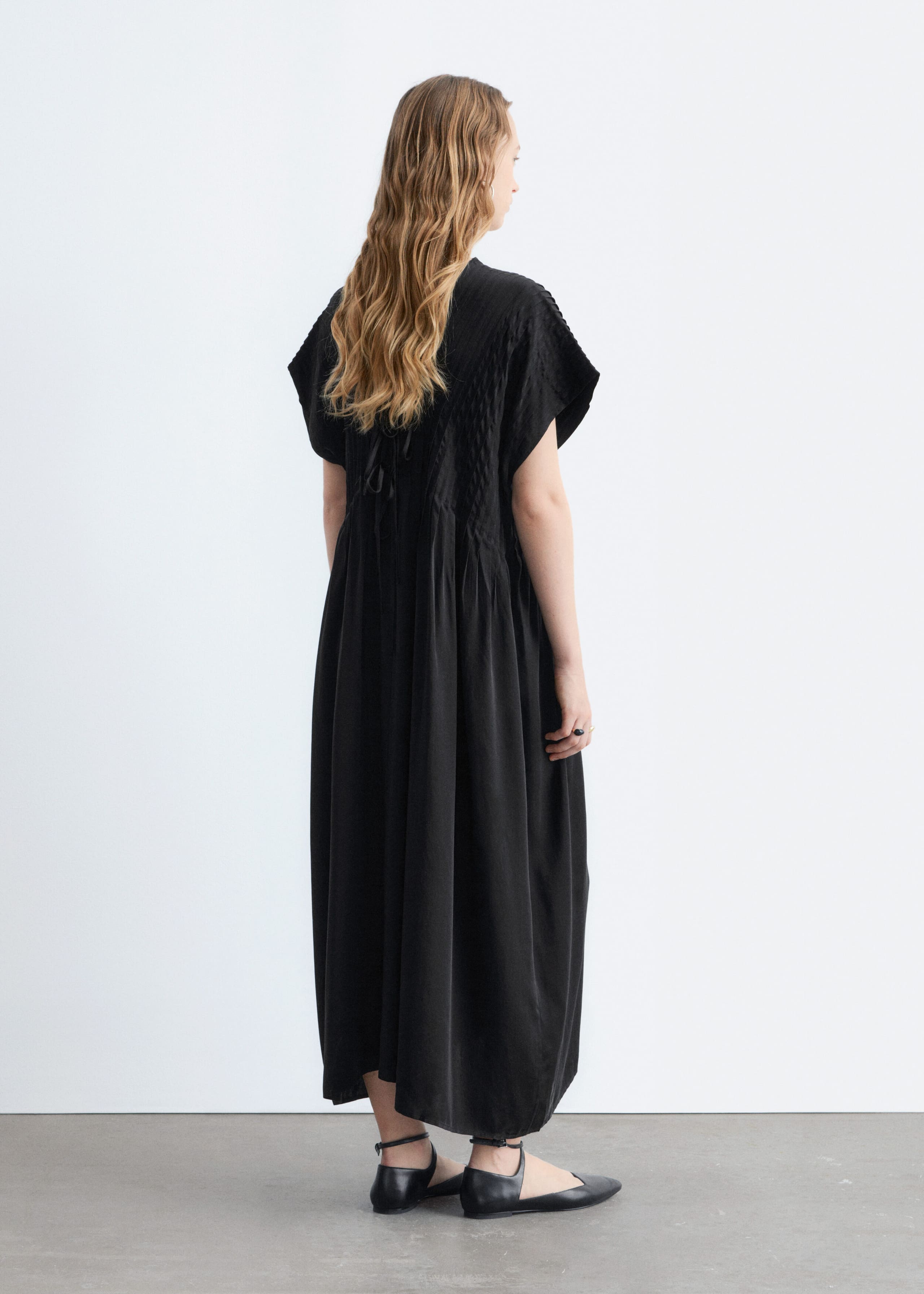 Plissiertes Midikleid mit Dolman-Ärmeln - Dunkelviolett - Lookbook