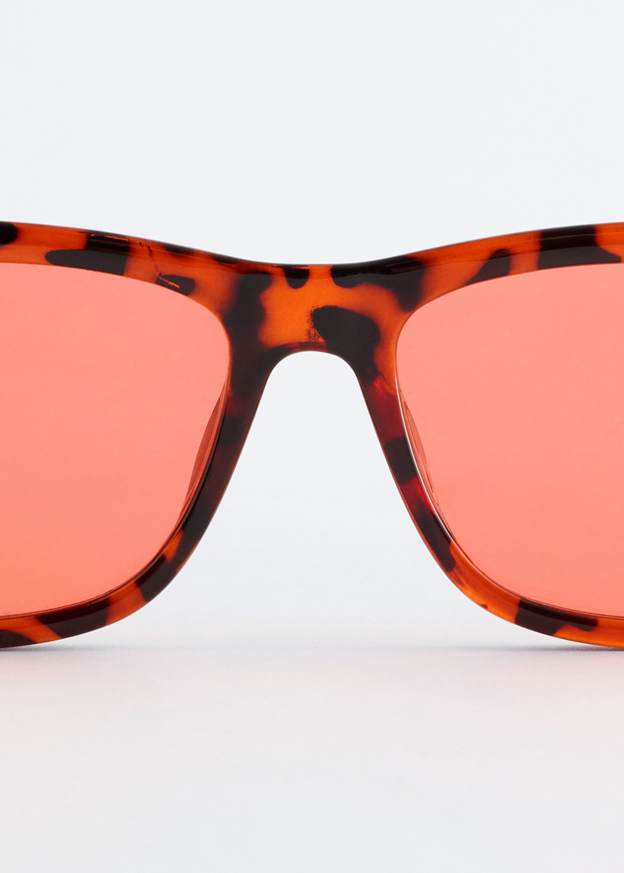 Square Sunglasses - {{variantName}} - Descriptive Detail