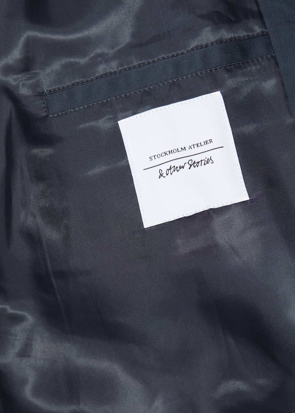 Oversized Trenchcoat Cape - {{variantName}} - Descriptive Detail