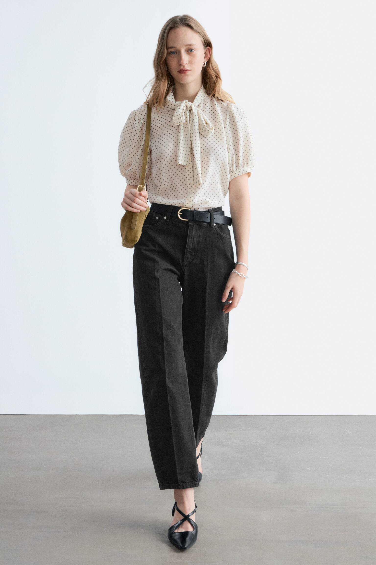 Camicetta in seta stampata annodata sul collo - Bianco/Motivo - 6