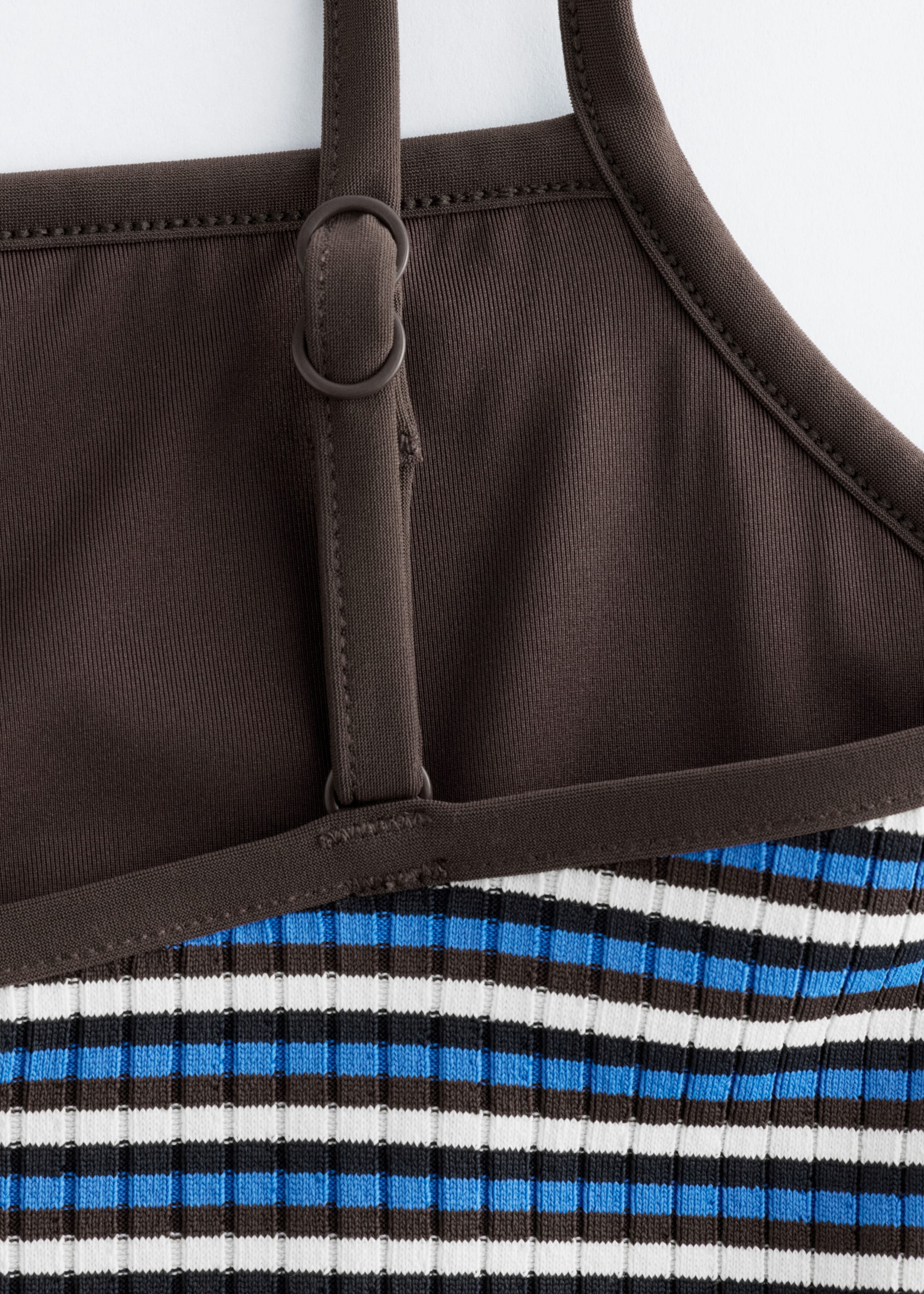 Tankini recortado de escote cuadrado - {{variantName}} - Detalle descriptivo