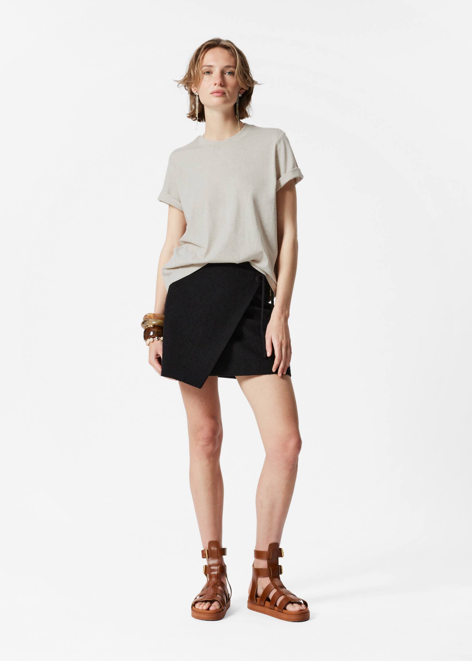 חולצת טי עם צווארון עגול - בז'/שחור/חום/אפור מלנג' כהה - 4