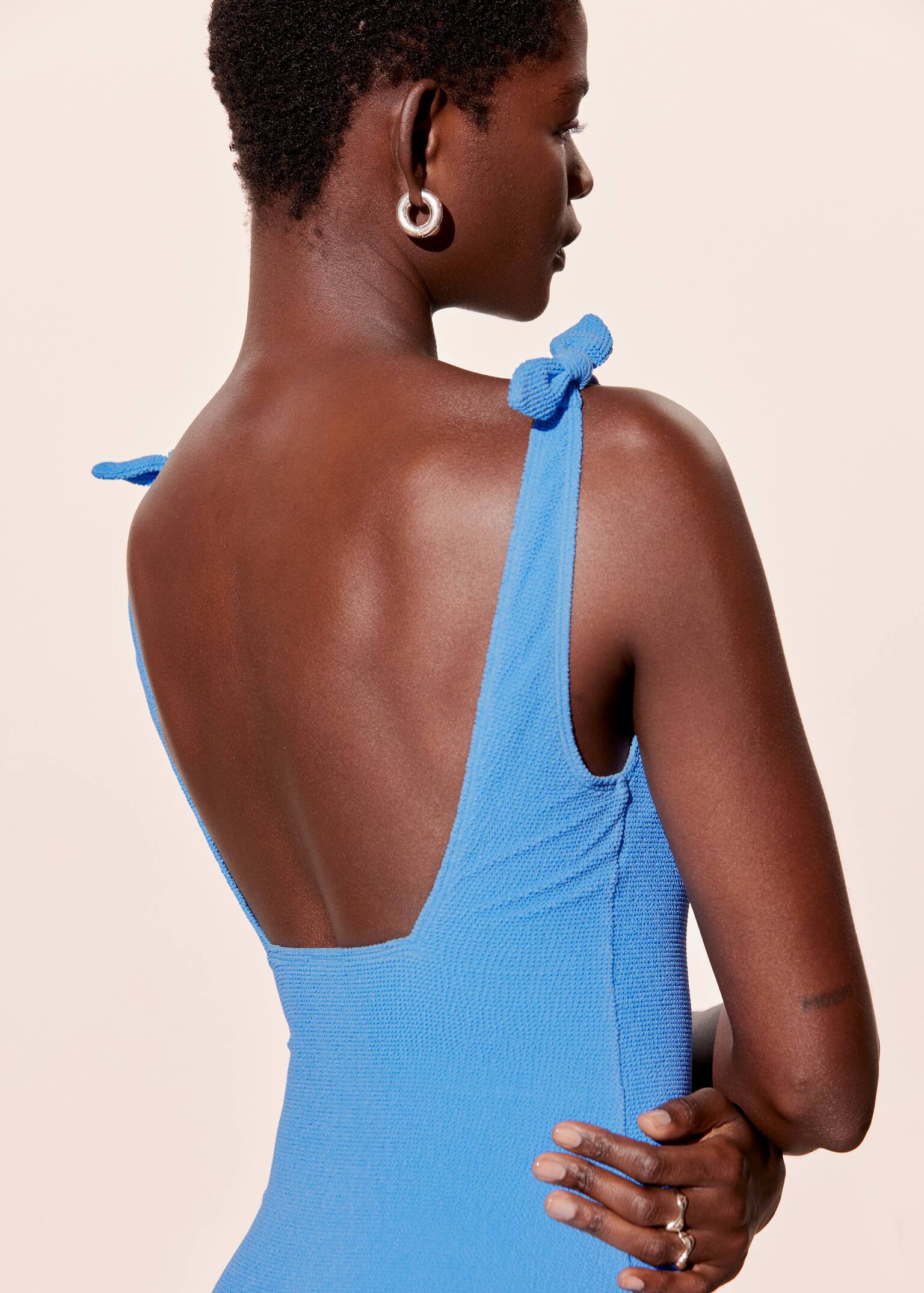 Maillot de bain texturé à nouer - Bleu ciel/Noir/Rose/Vert kaki/Orange/Marron Clair - 5