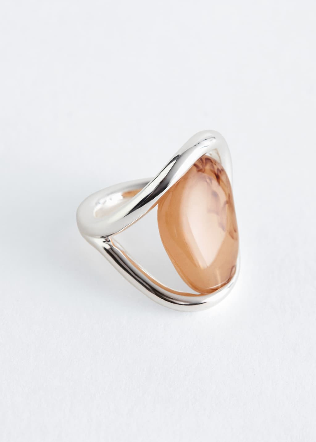 Ring in Drahtoptik mit Schmuckstein