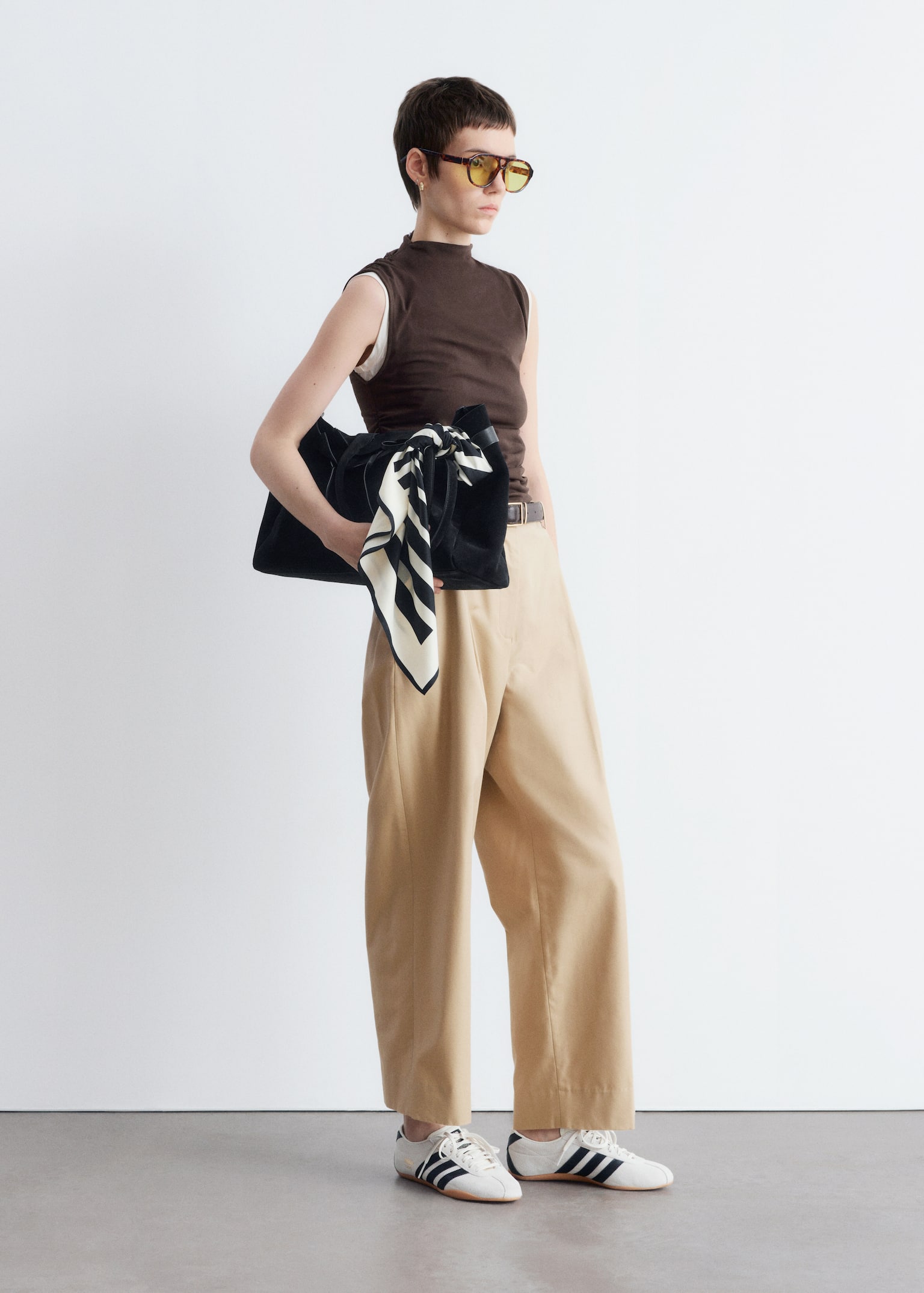 Pantalon fuselé à plis marqués - Beige/Noir
