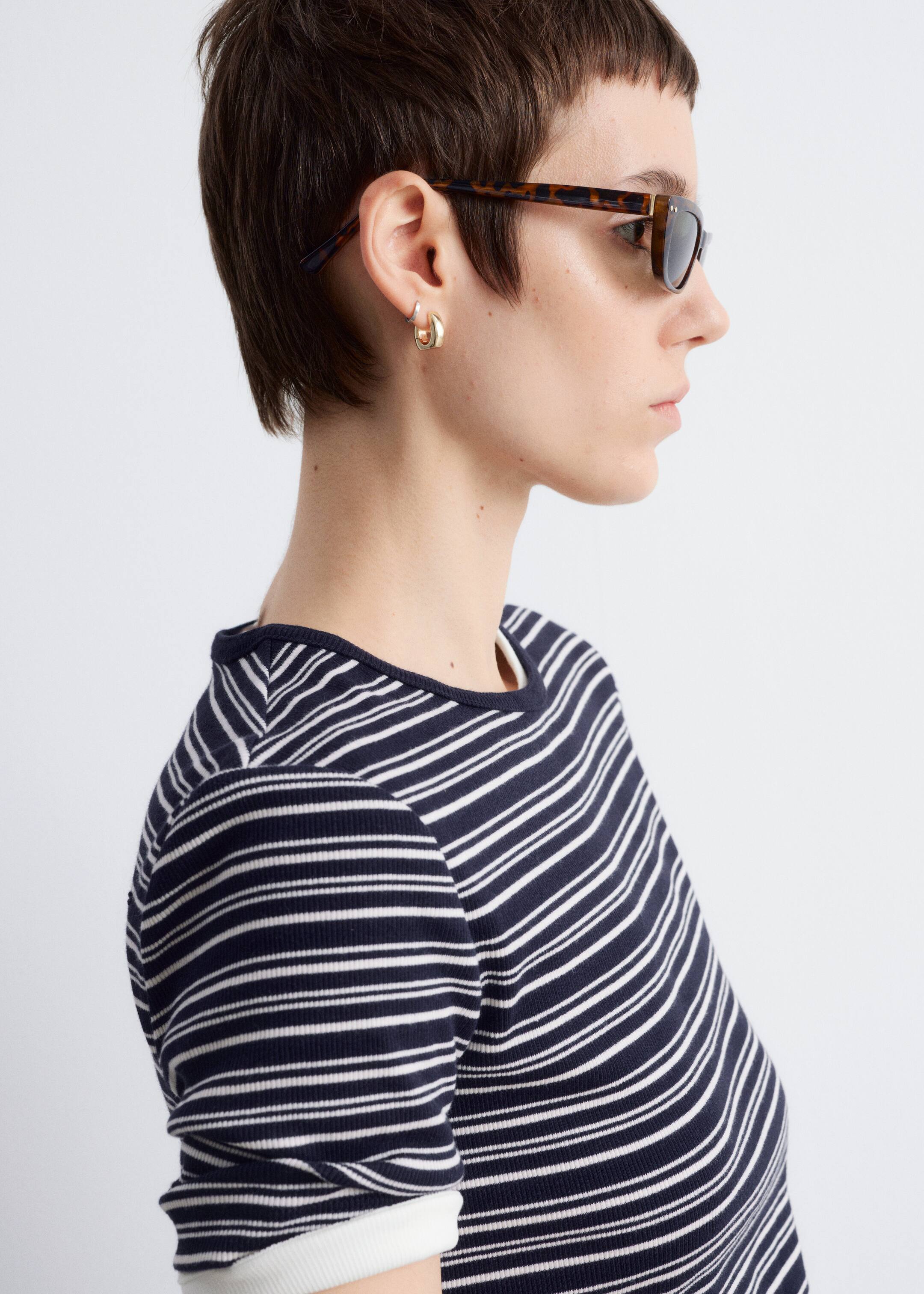 Agrandir l'image: T-shirt côtelé - Rayures bleu foncé / blanches - FEMME | H&M CH 5