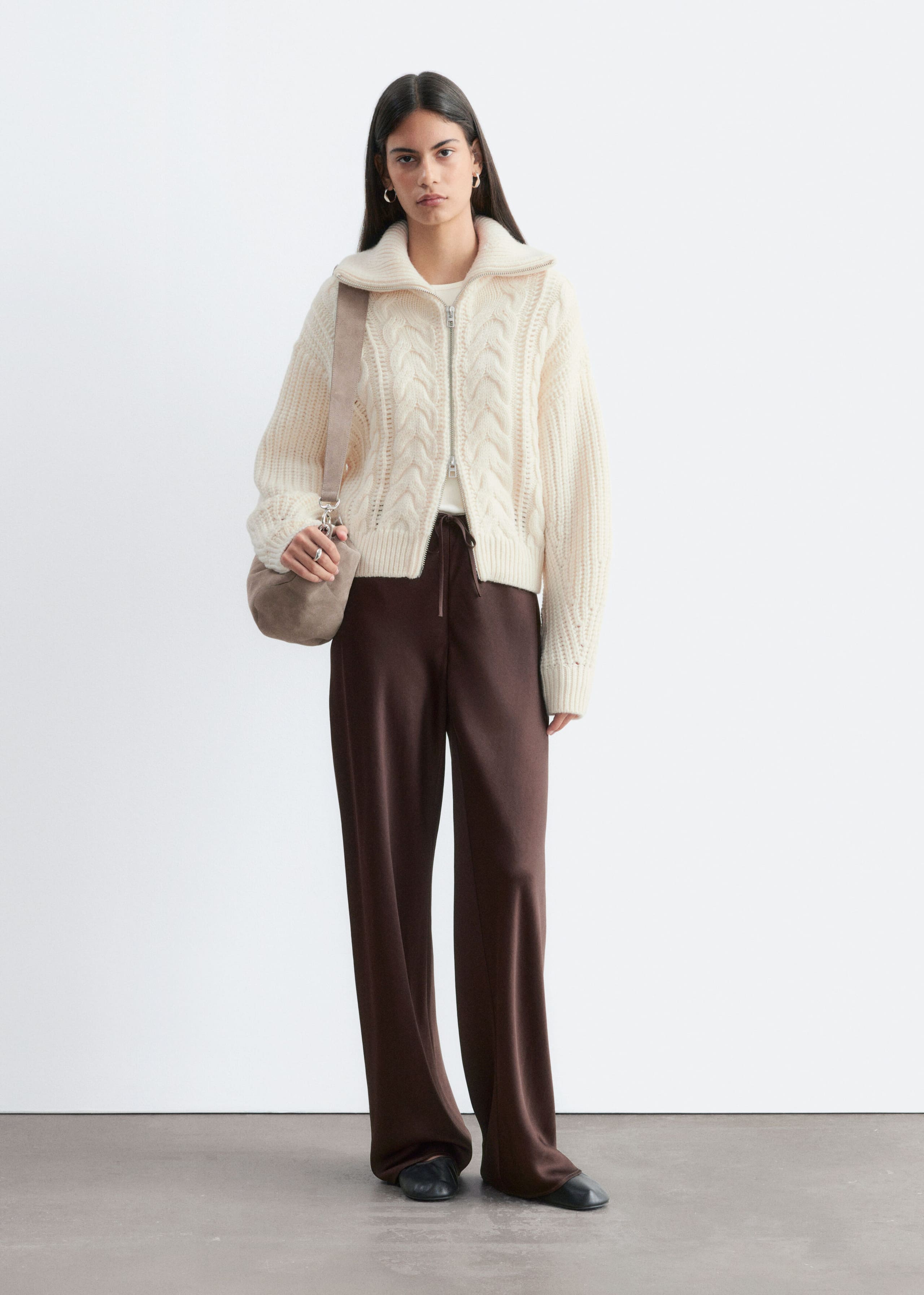 Satynowe spodnie – Ciemnobrązowy – Lookbook