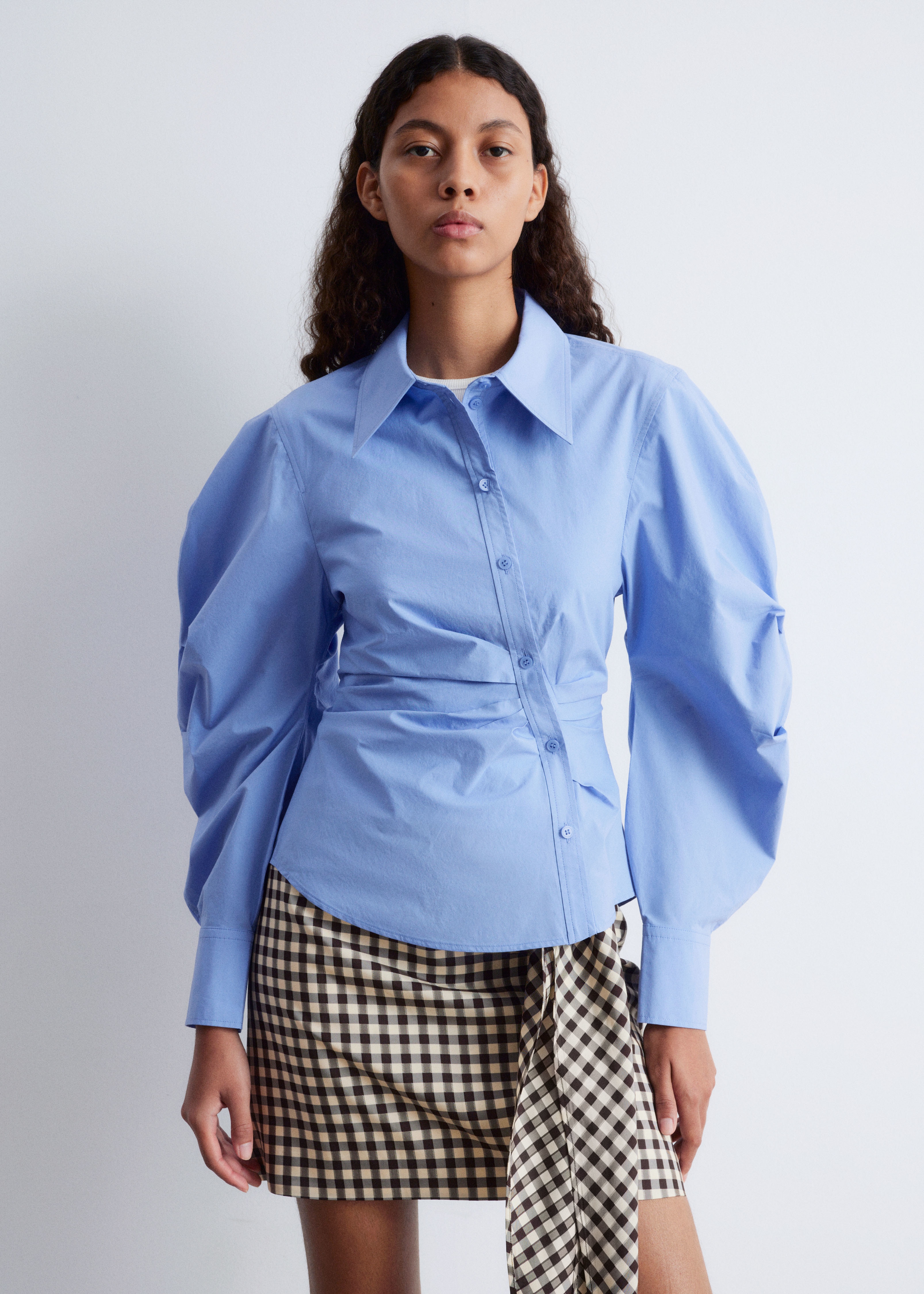 Asymetrická bavlněná košile - Středně modrá/White