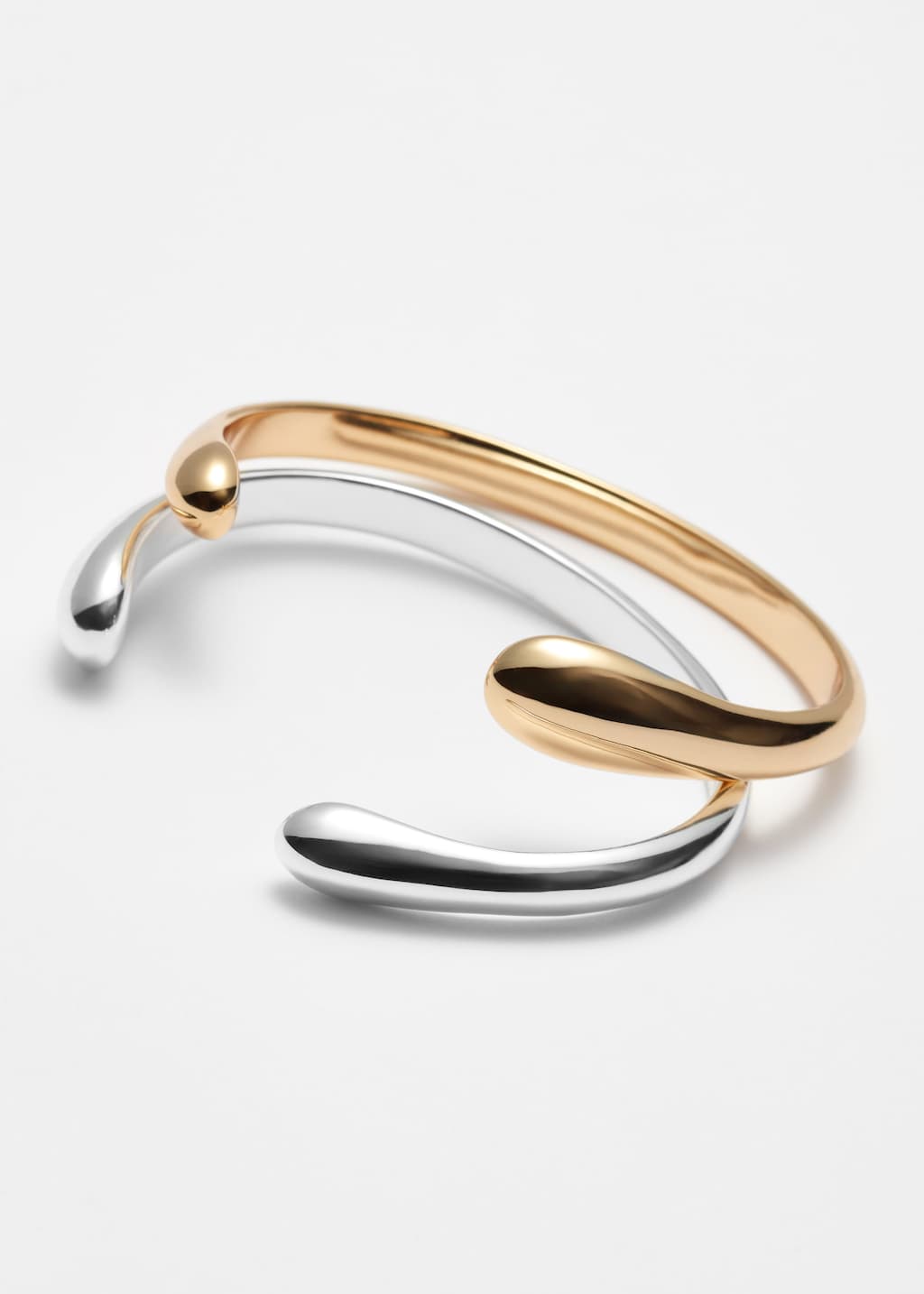 Brazalete abierto minimalista - {{variantName}} - Detalle descriptivo