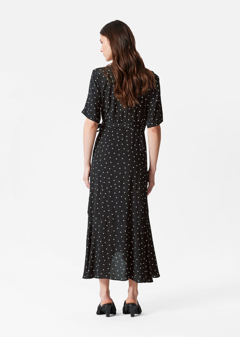 Midiklänning med omlott – Blå/blommig – lookbook