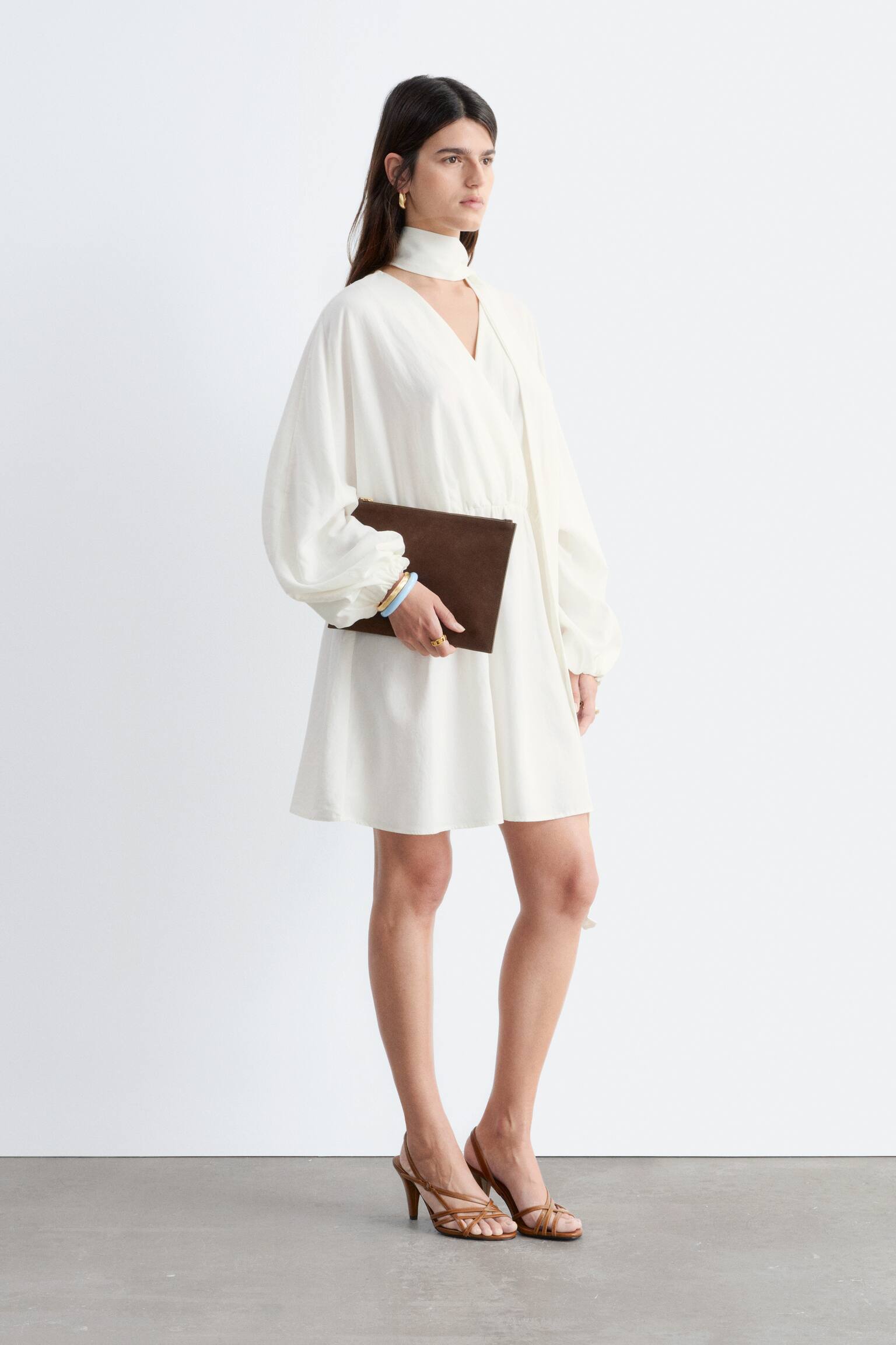 Miniklänning med omlott och scarf-detalj - Vit/Svart - 6