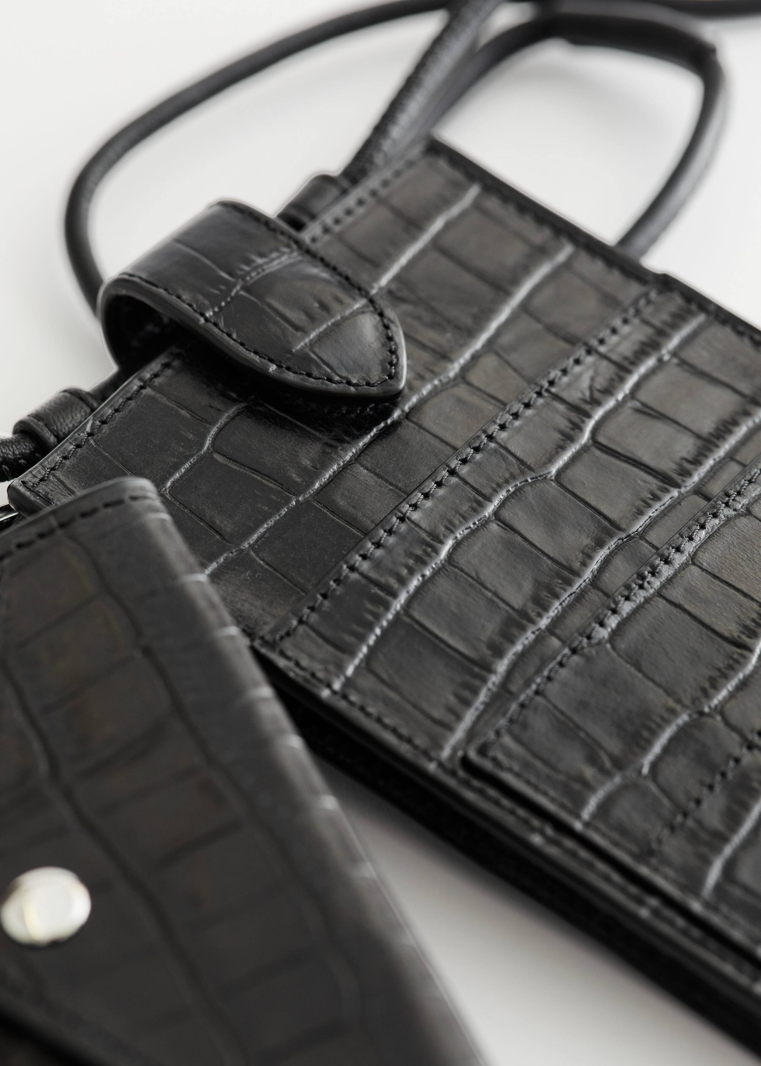 Croc Embossed Leather Neck Wallet - Blue - Bodegón