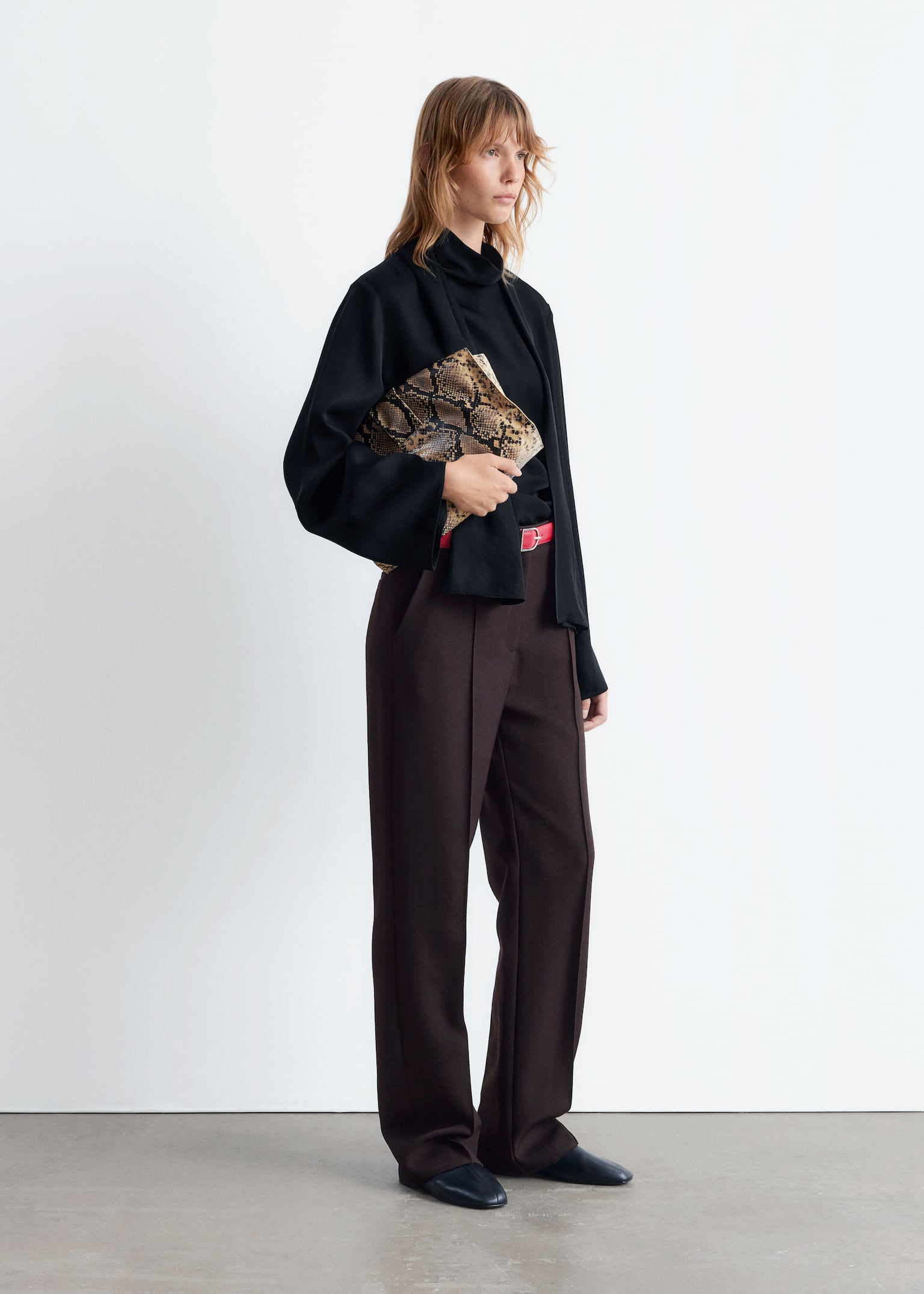 Blouse en satin avec foulard - Noir - 4