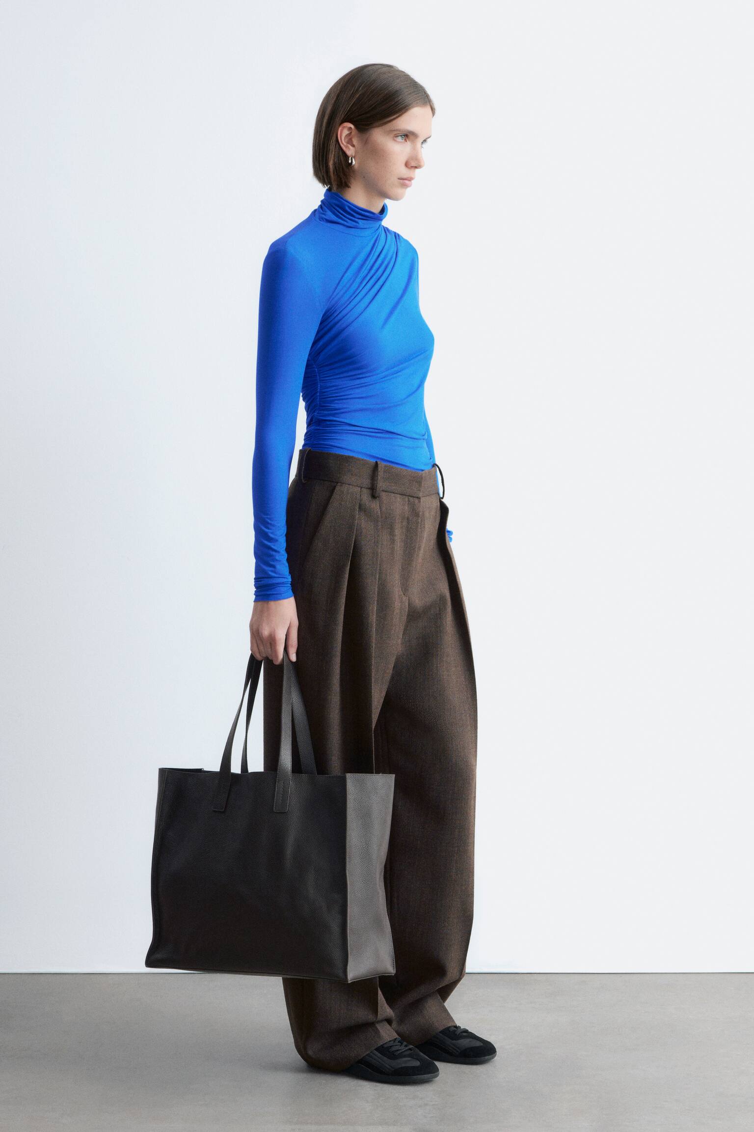 Dolcevita drappeggiato - Blu brillante/Giallo/Rosso - 5