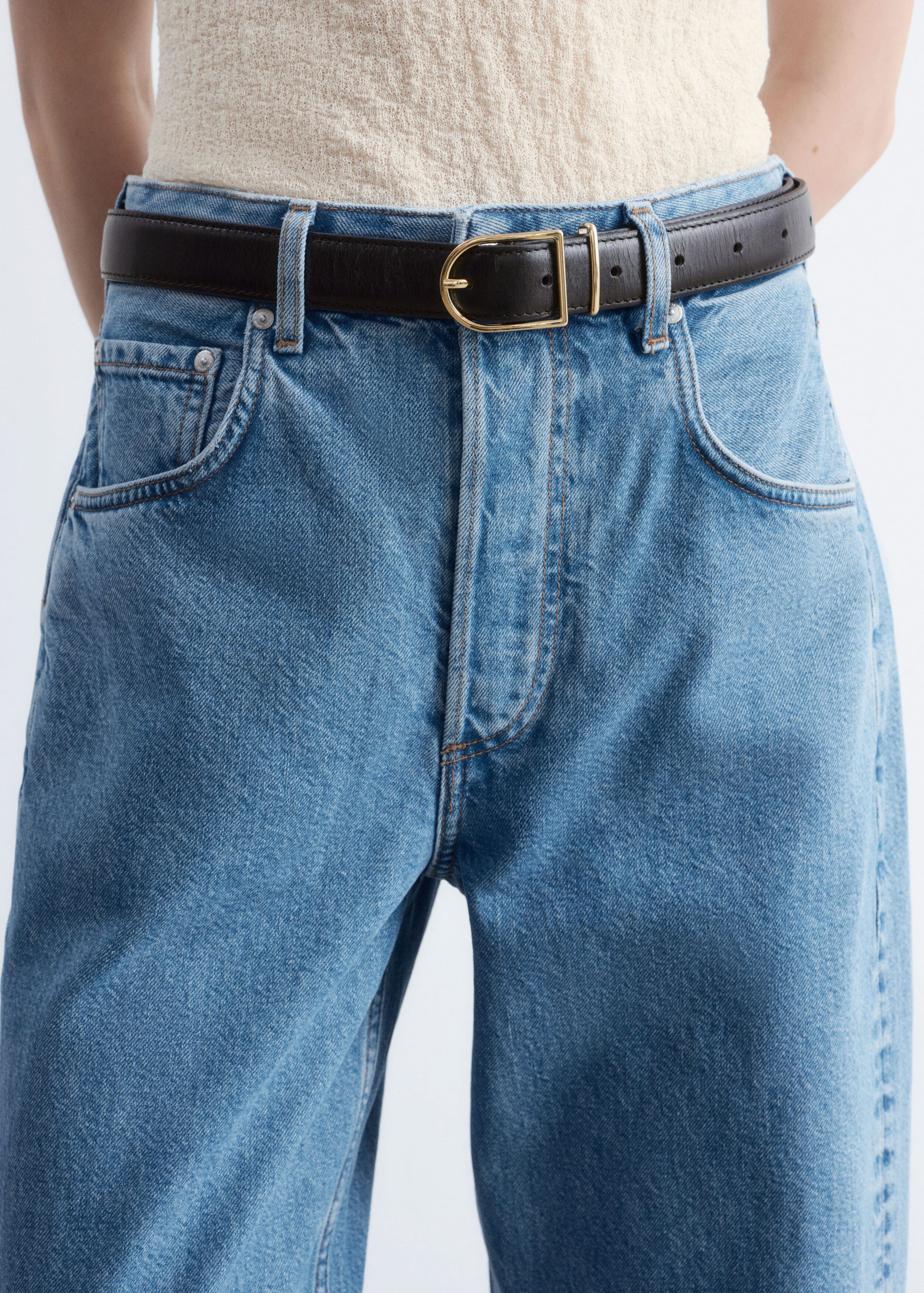 Barrel-Leg Jeans - Light Blue - Lookbook