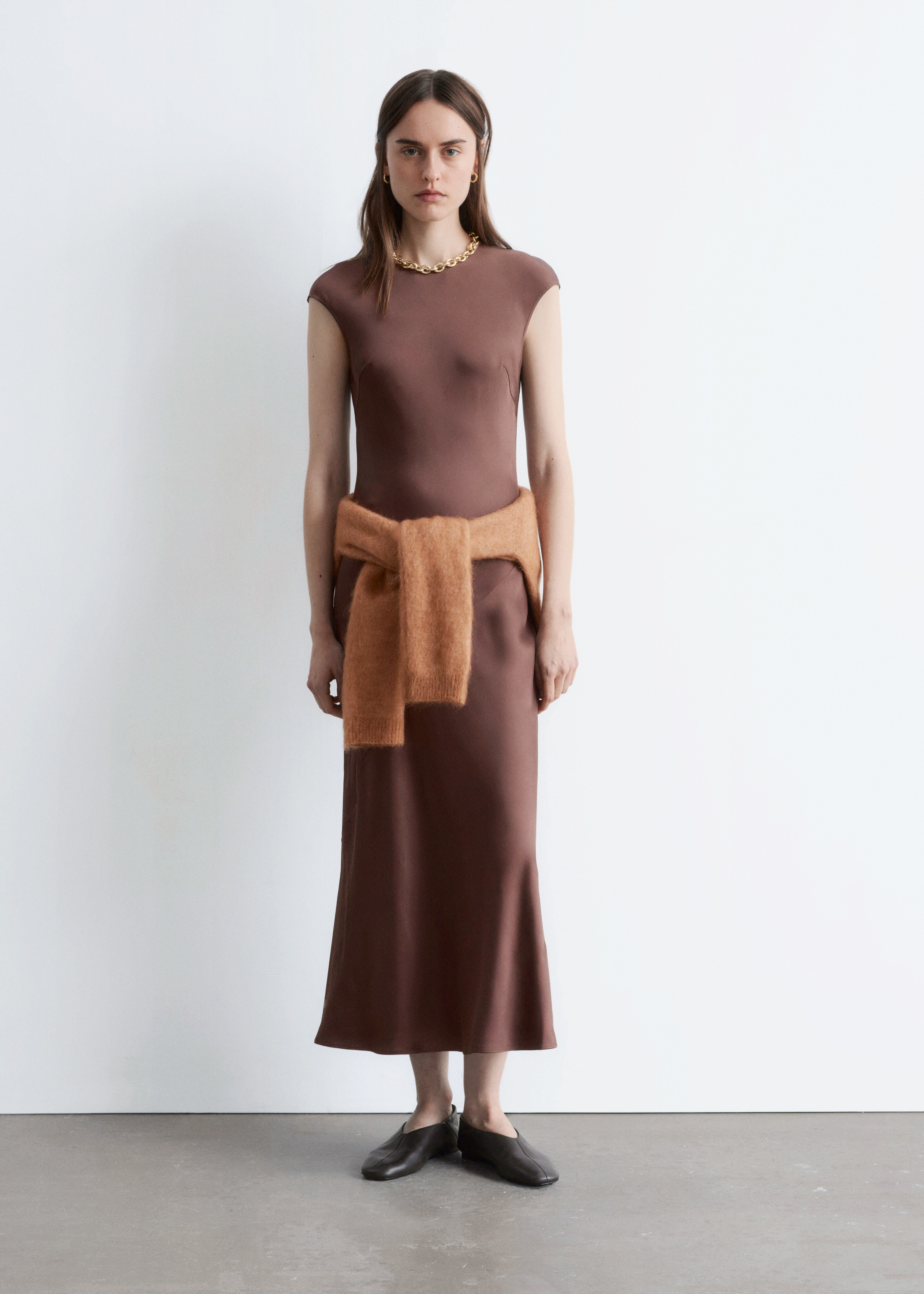 Aansluitende maxi-jurk van satijn - Bruin/Marineblauw