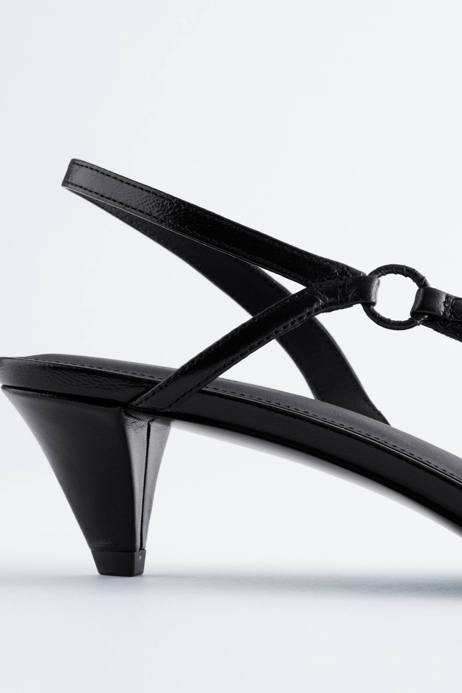 Remsandaletter i läder - Svart/Guld - 3