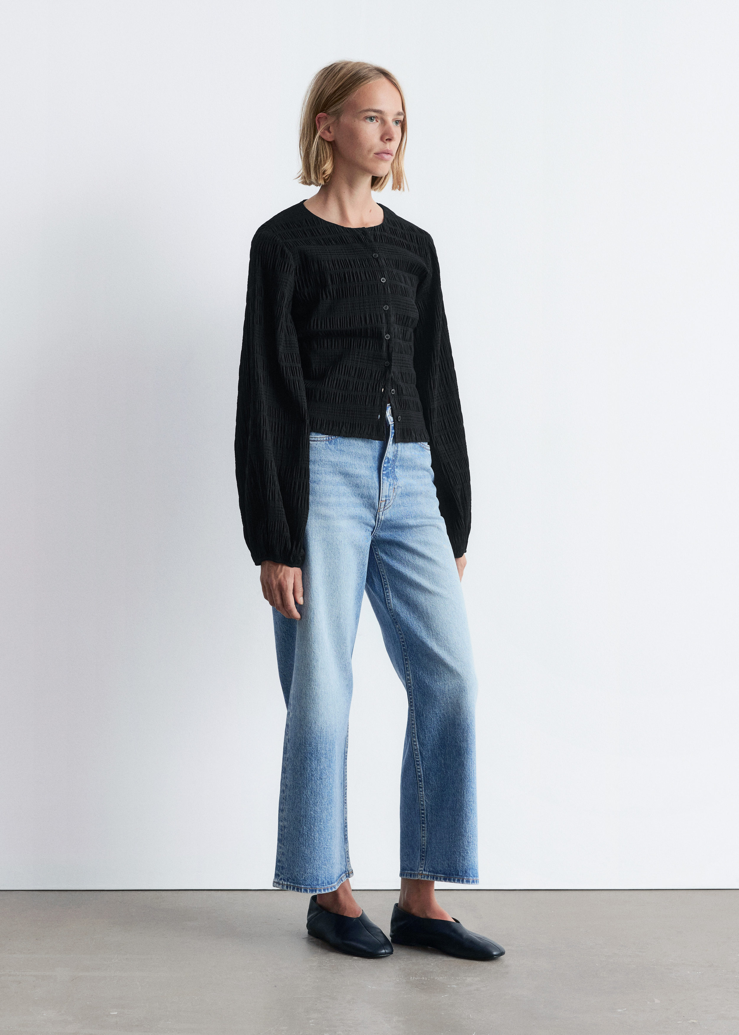 ESMOK ♡balloon tops black Lilie Balloon Sleeve Smocked Top Black | Dynamite