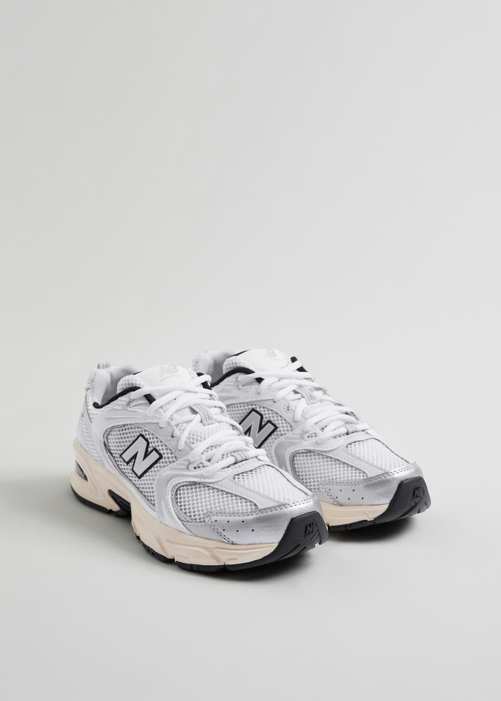 Sneakersy New Balance 530 – Szary – Martwa natura