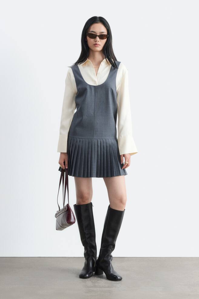 Vestido con falda de tablas - Gris - 1