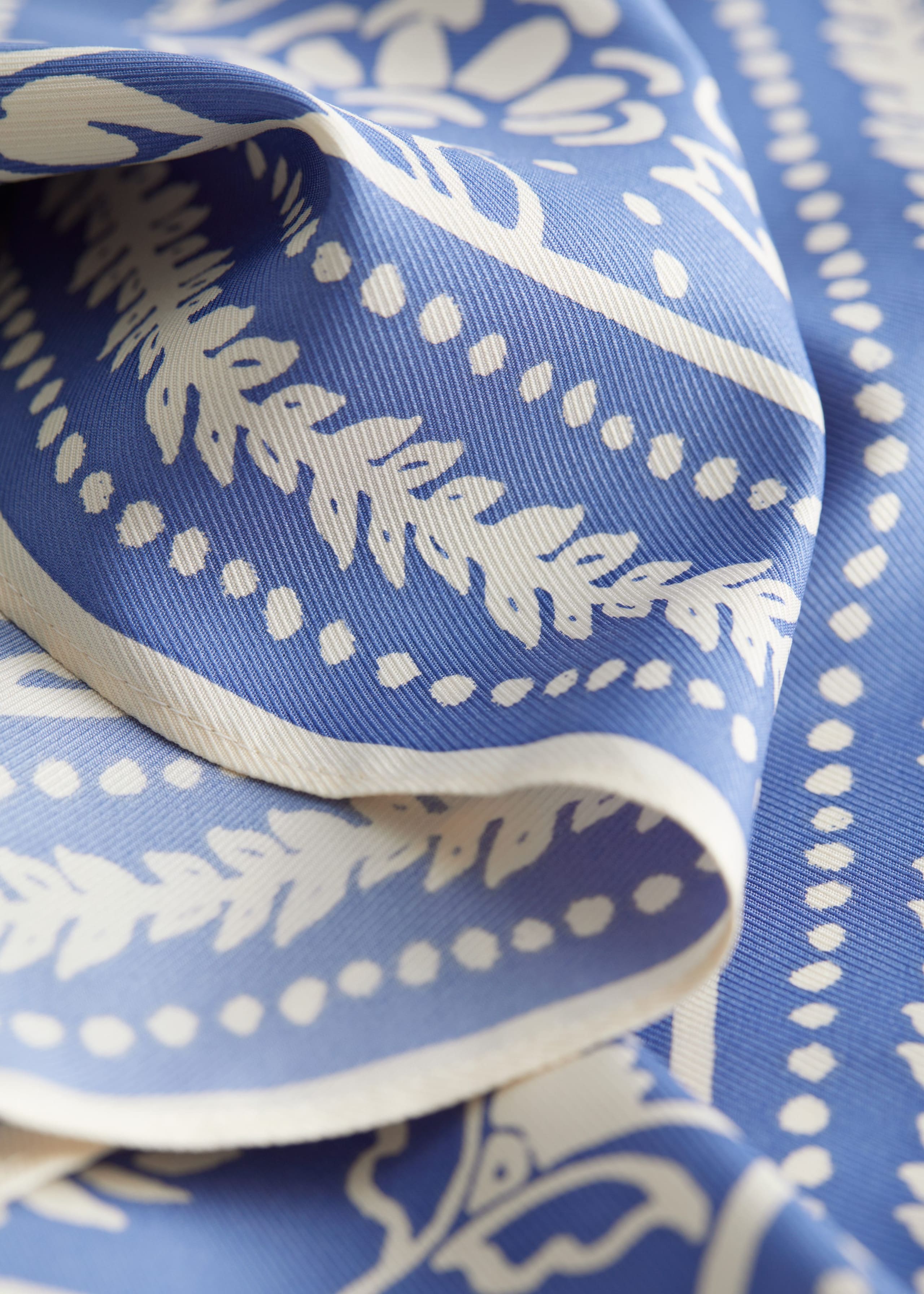 Printed Scarf - {{variantName}} - Descriptive Detail