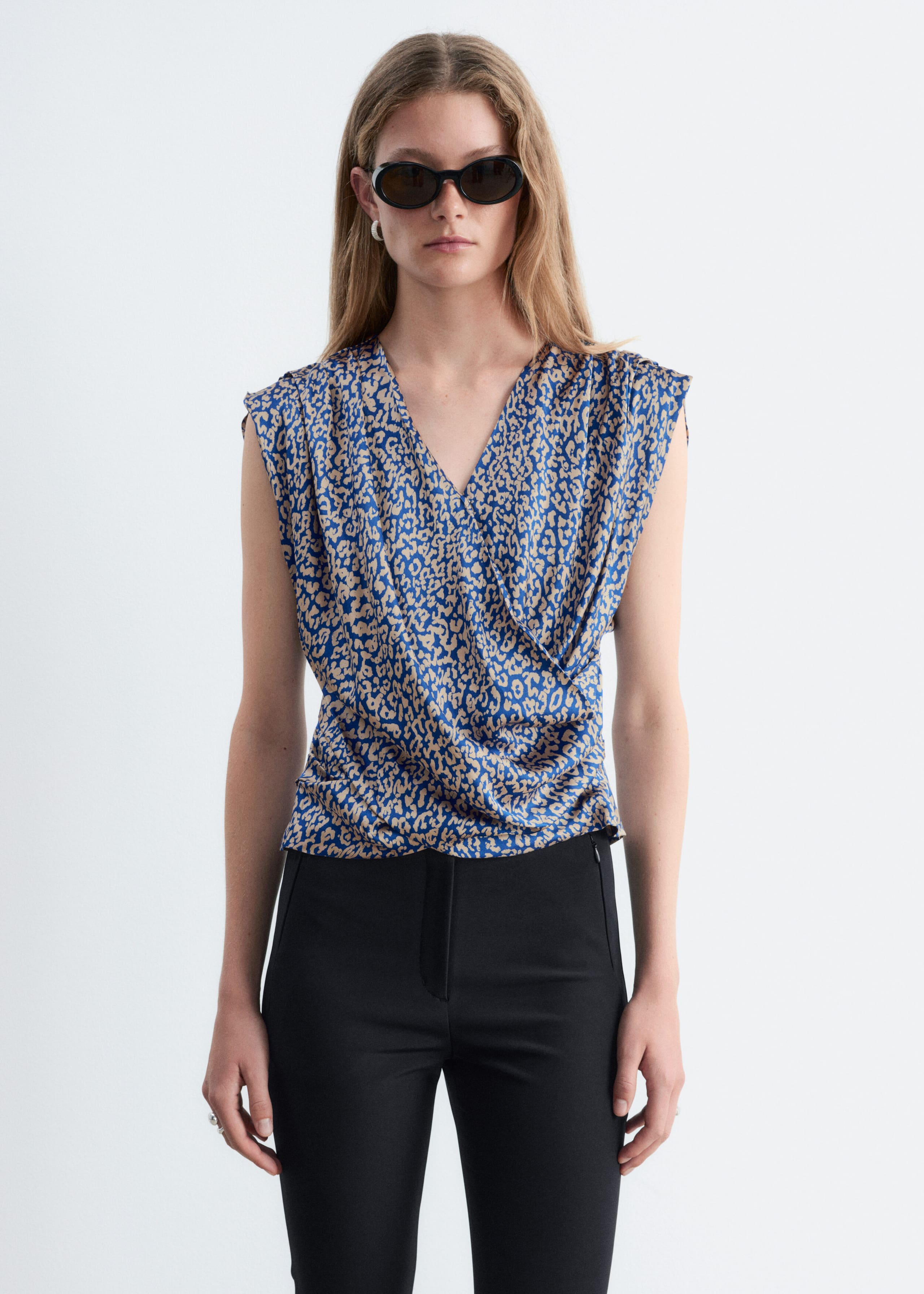 Ärmelloses Wickeloberteil - Beige/Blau - Lookbook