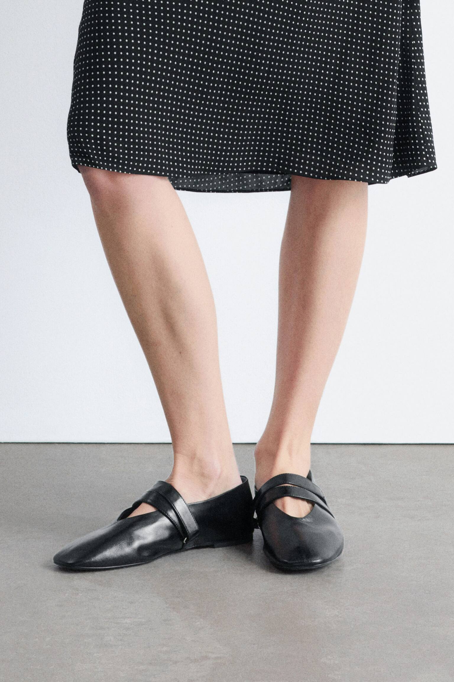 נעלי בלט מעור עם רצועה צולבת - 3