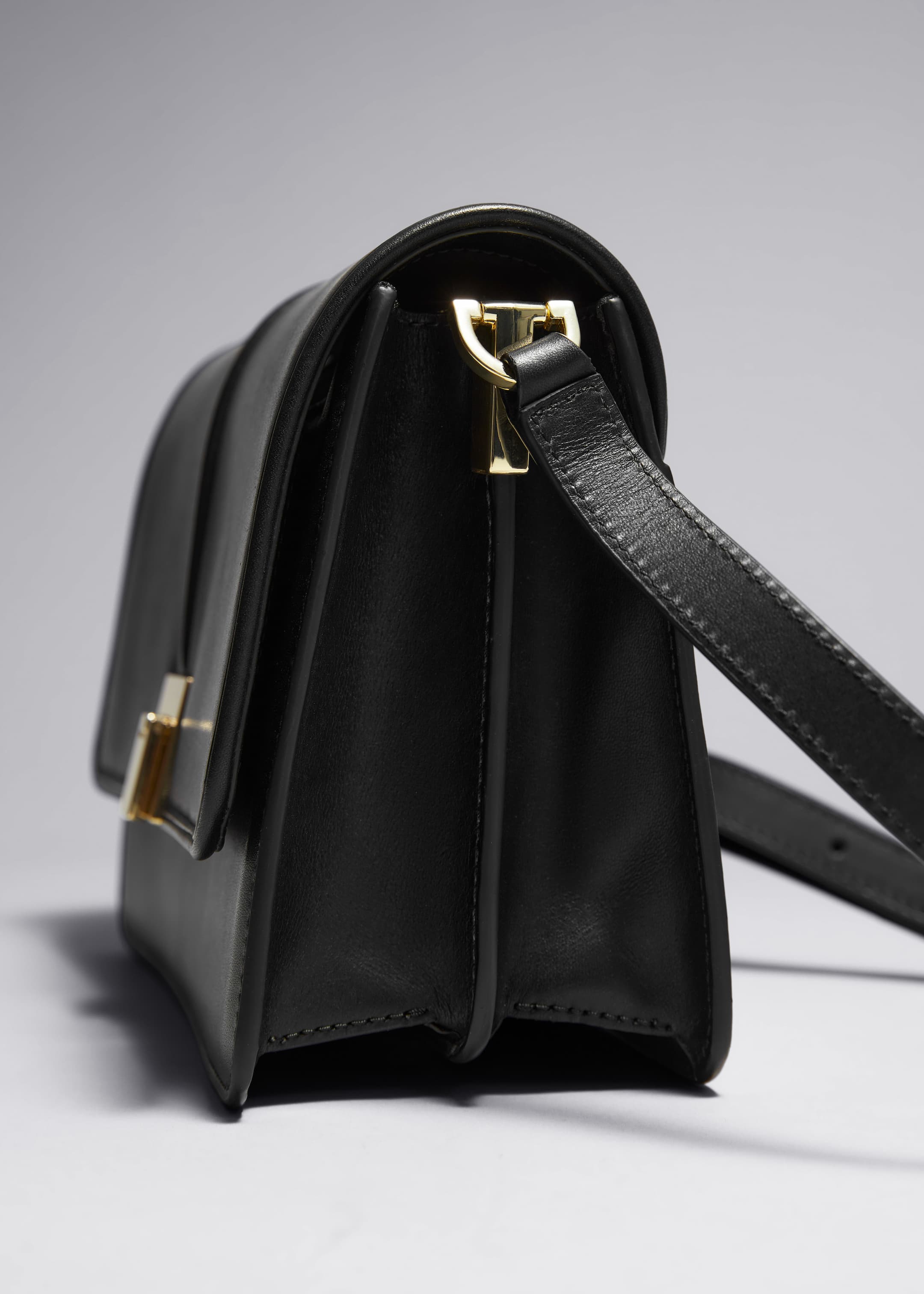 Größeres Bild ansehen: Klassische Schultertasche aus Leder - Schwarz - Ladies | H&M DE 4