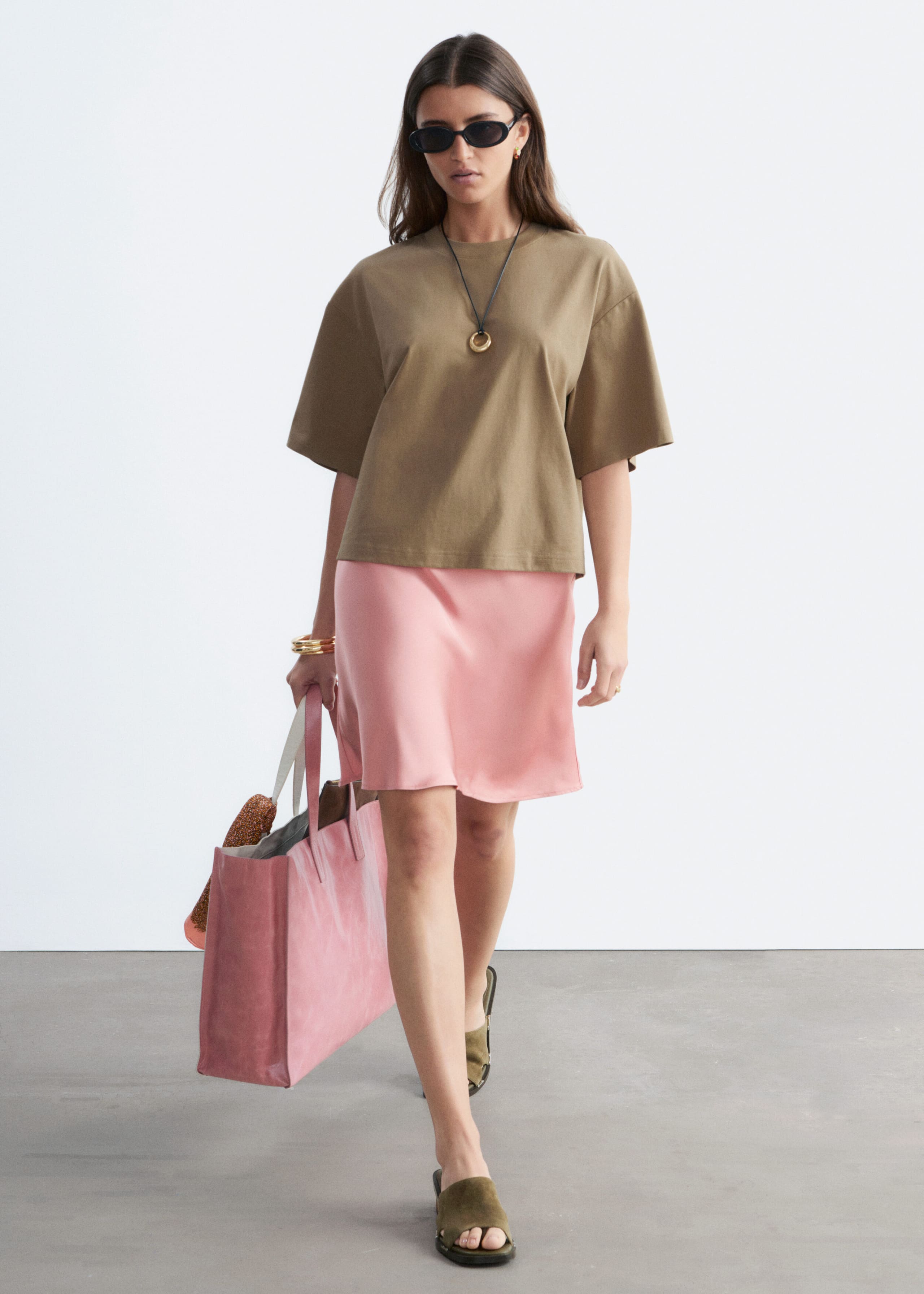 Boxy T-Shirt - Black - Lookbook