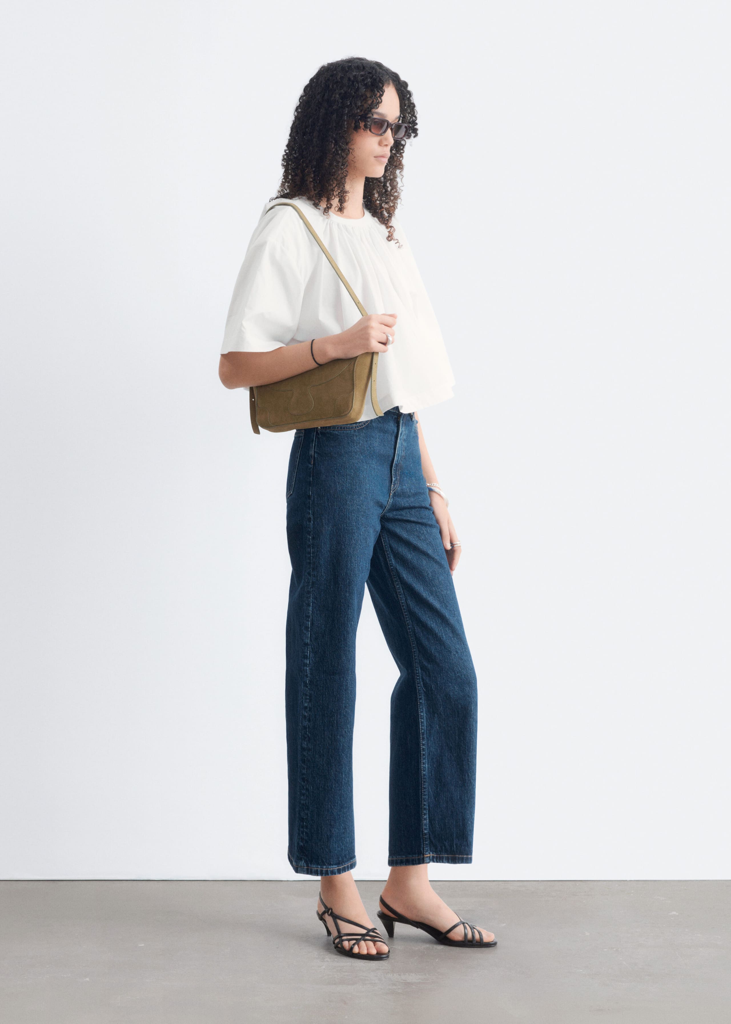 Croppade jeans med vida ben – Mellanblå – stilleben