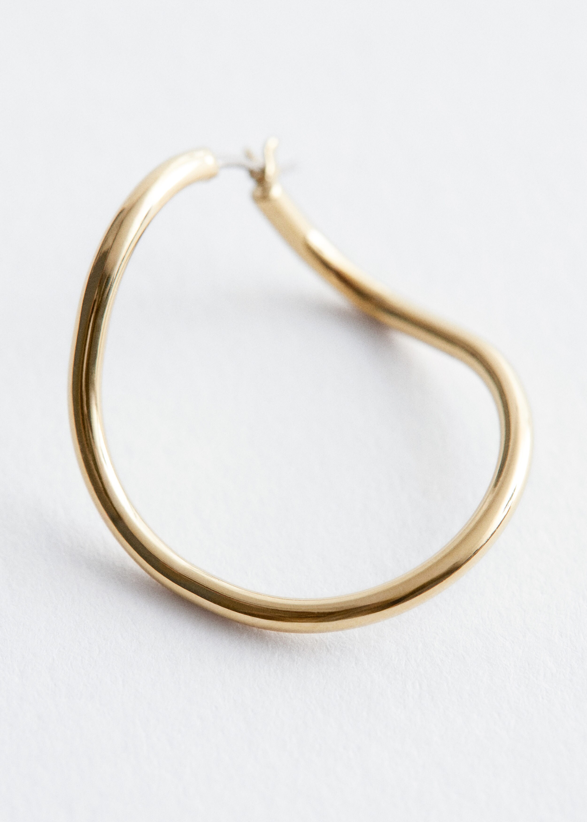 Delicate Hoop Earrings - {{variantName}} - Descriptive Detail