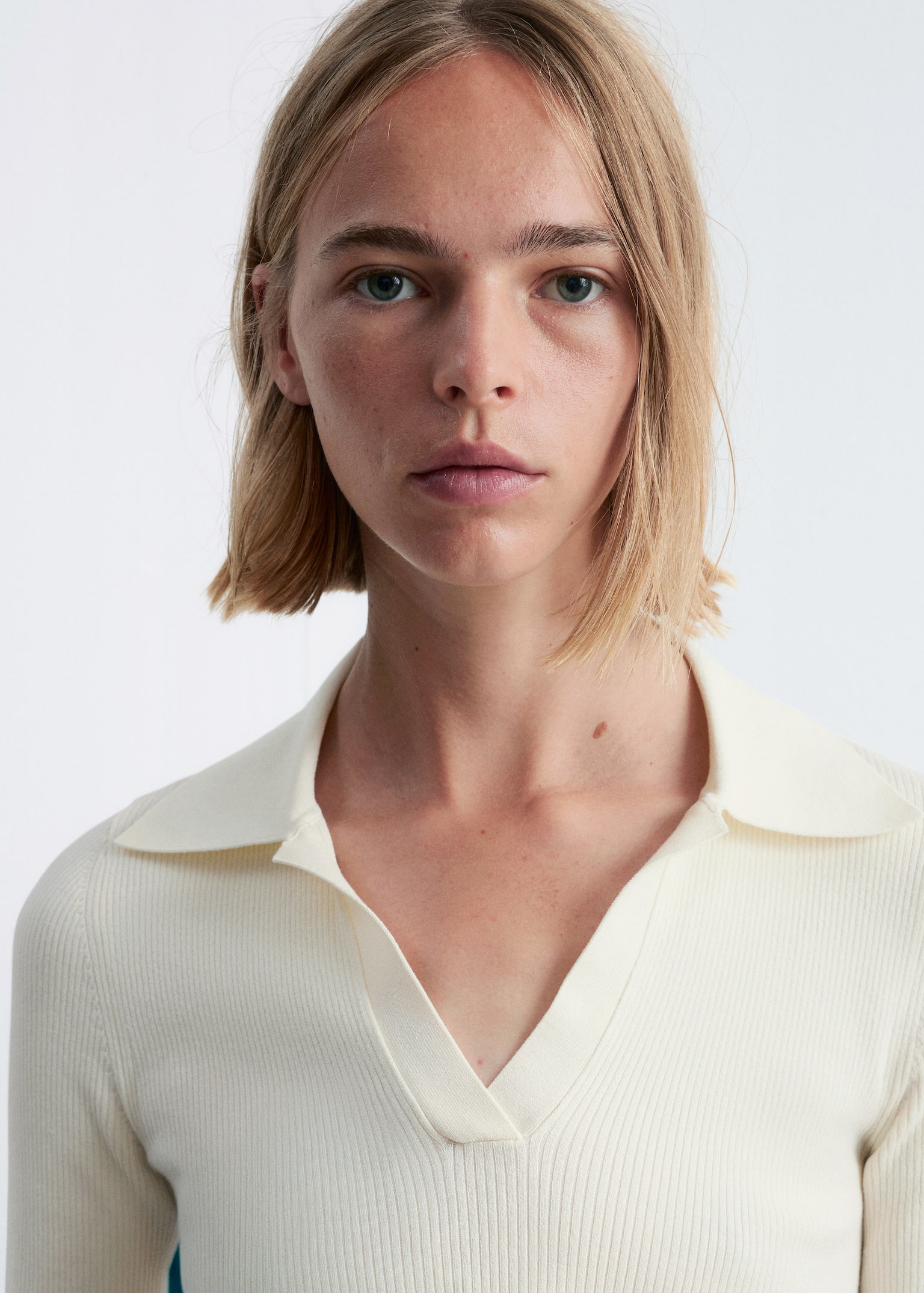 Top z krótkim rękawem i kołnierzykiem - Biały/Ciemnoniebieski - 5