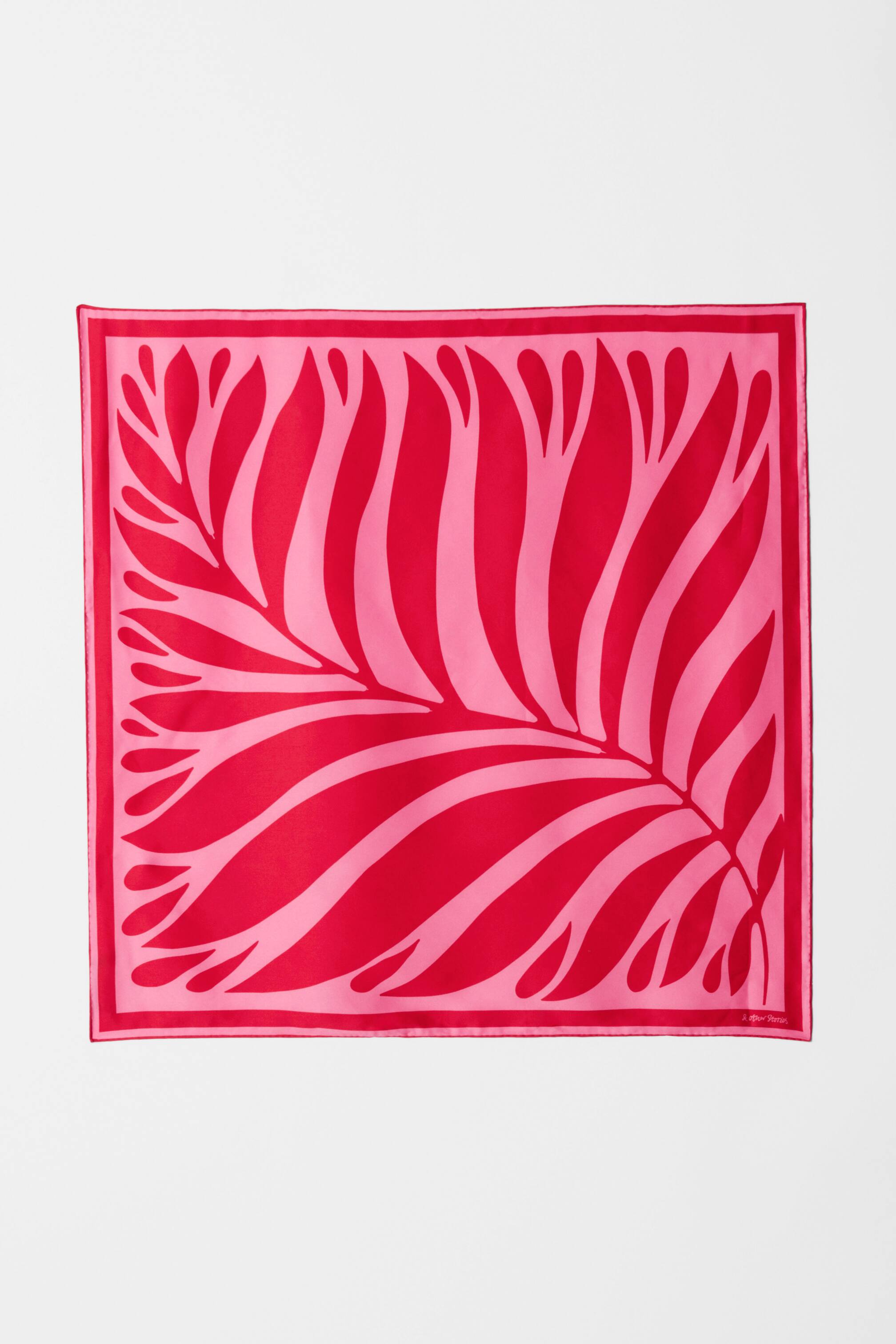 Visa större bild: Fyrkantig scarf med bladmönster - Rosa - DAM | H&M SE 1