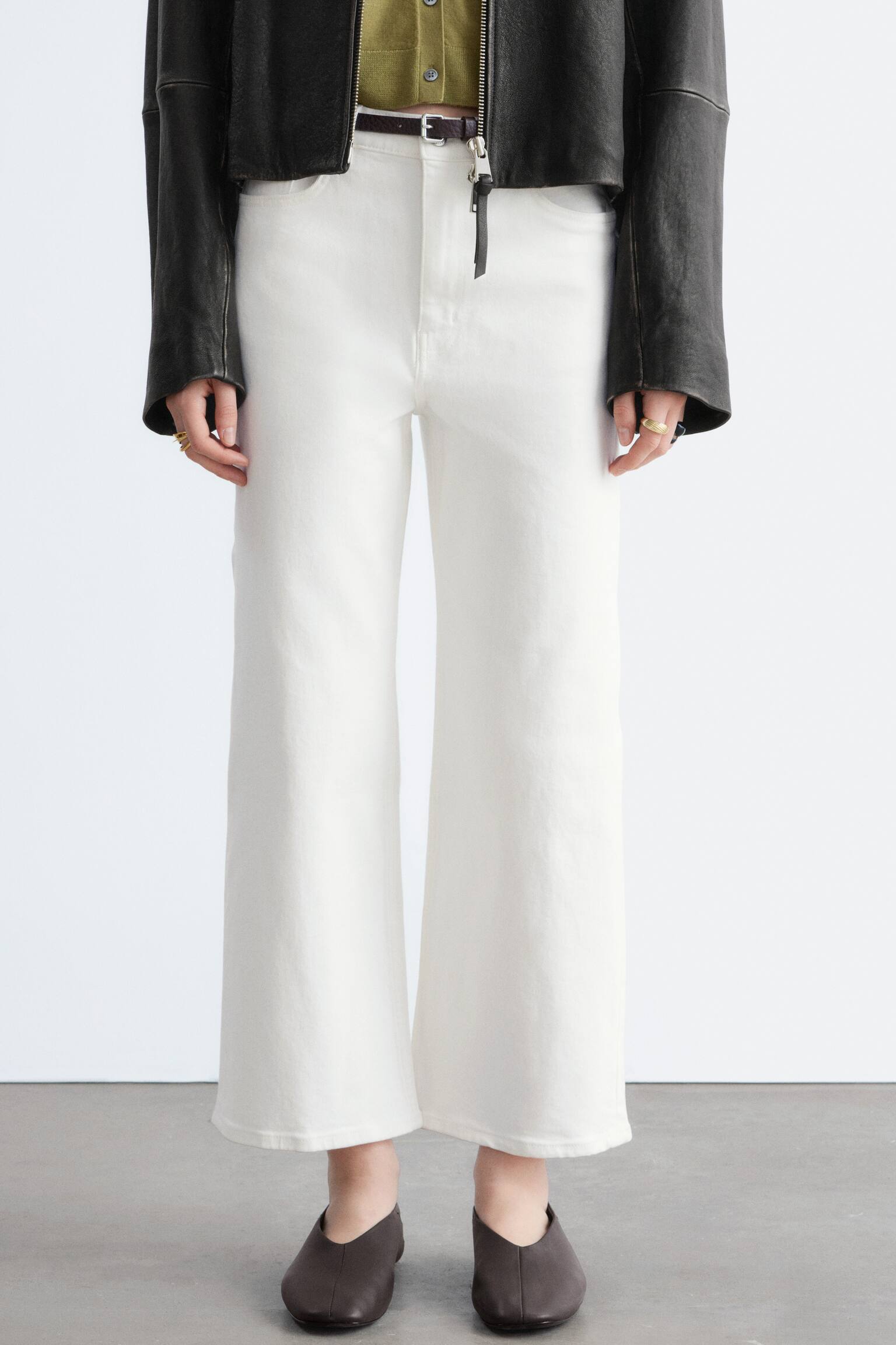 Verkürzte Jeans mit weitem Bein - Weiß/Mittelblau/Hellblau/Schwarz - 4