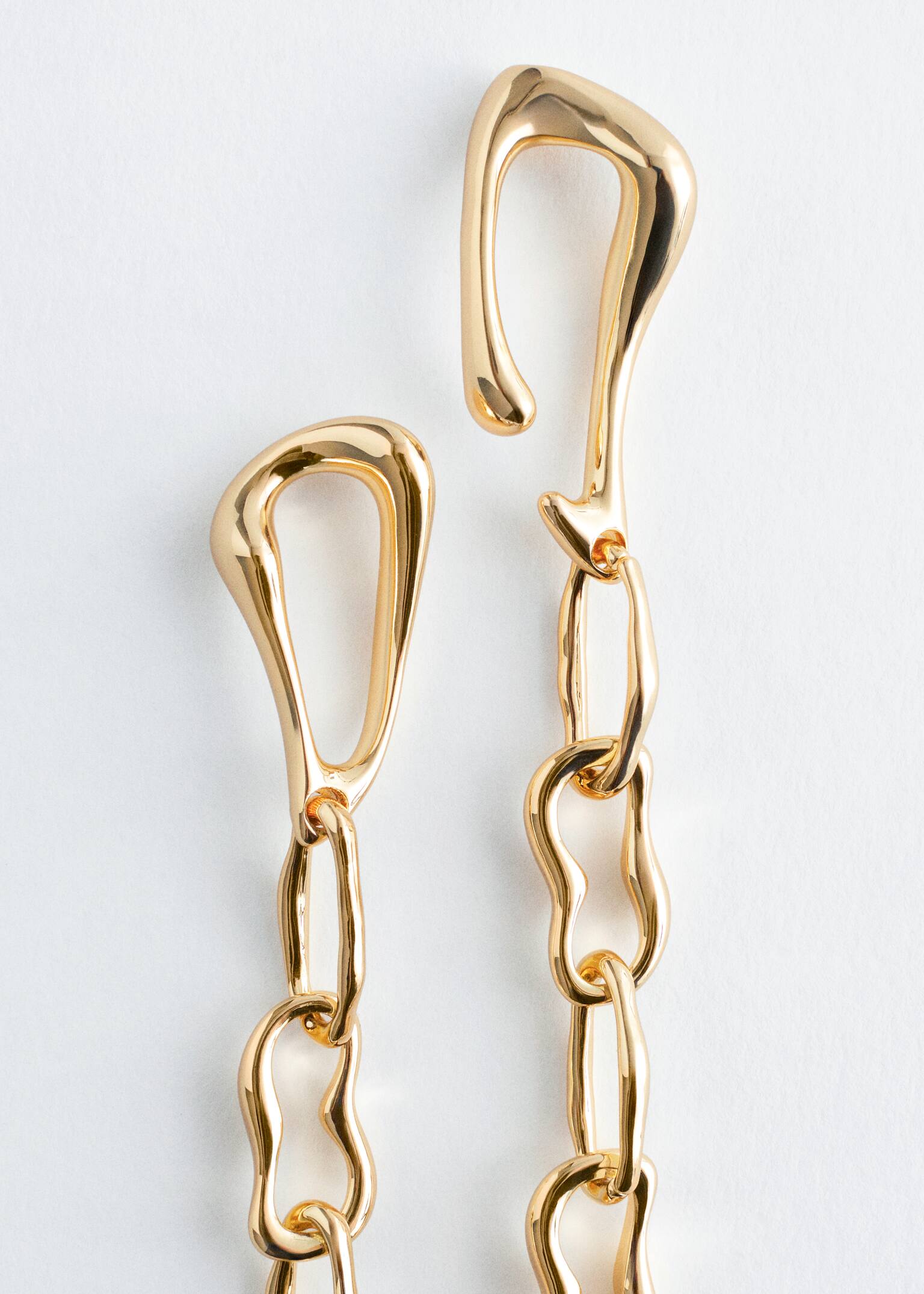 Oversized-Clasp Chain Necklace - Gold - 3