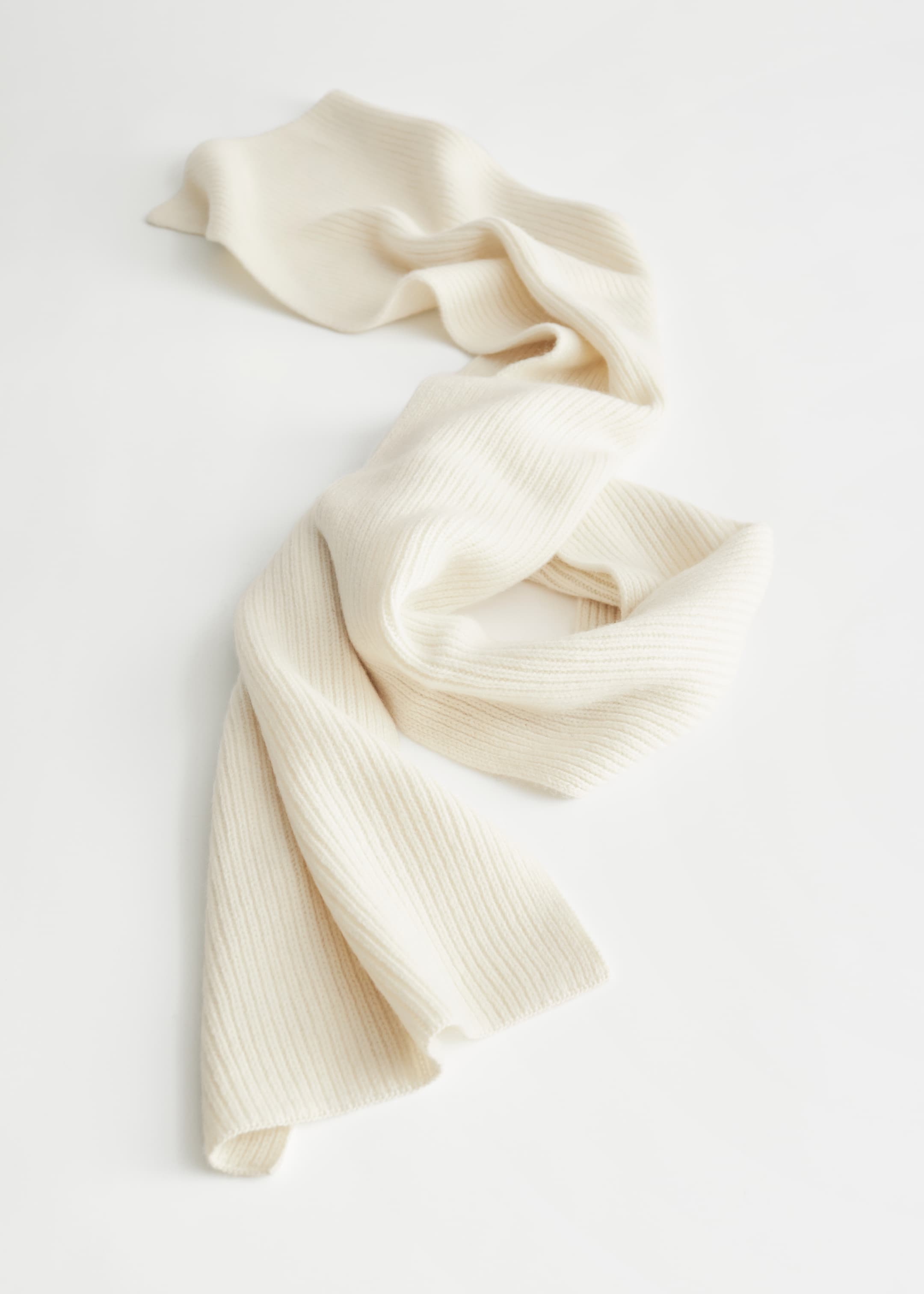 Vis større bilde: Cashmere Ribbed Knit Scarf - Off white - DAME | H&M NO 1