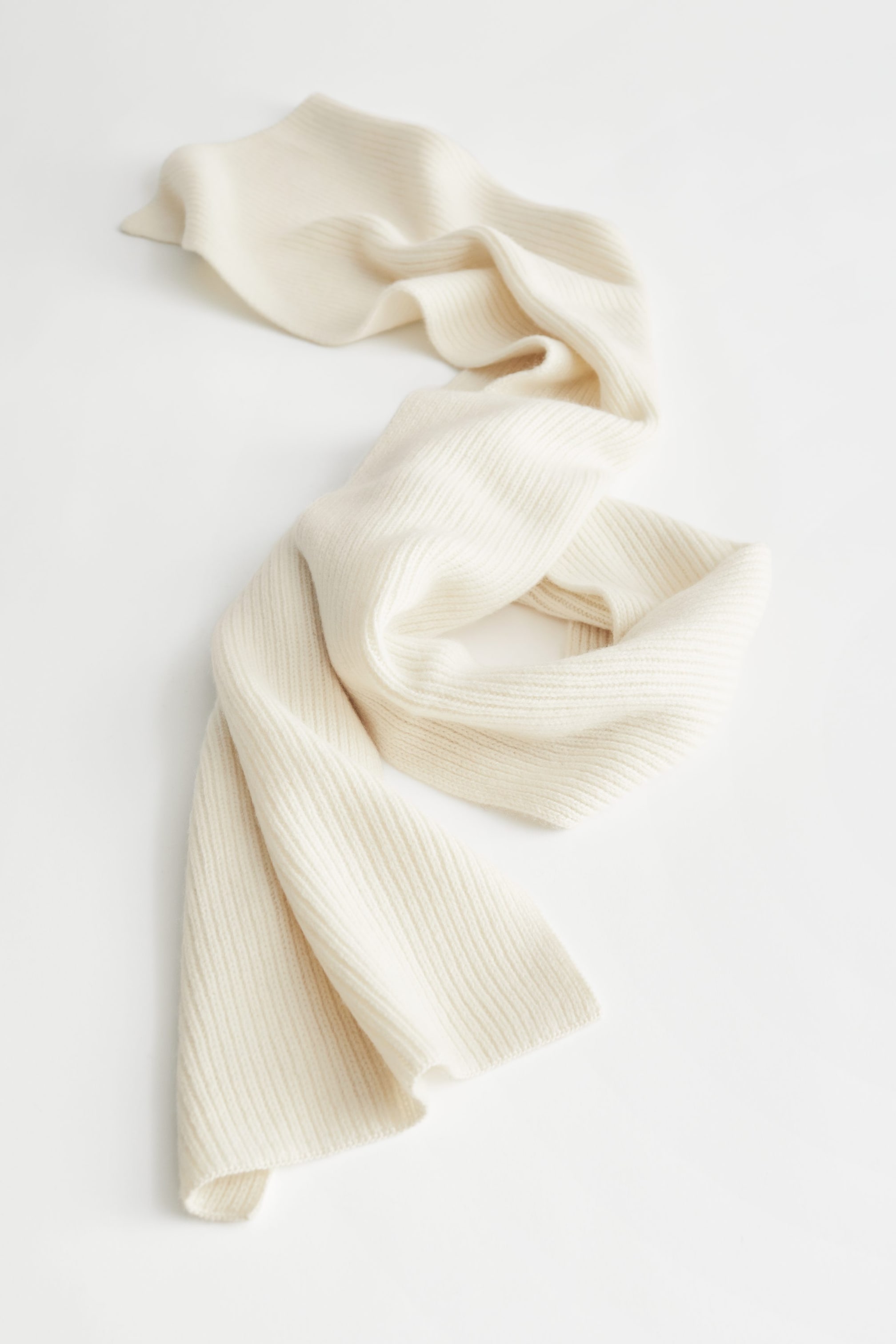 Größeres Bild anzeigen: Schal aus Kaschmir-Rippstrick - Cremeweiß - Ladies | H&M AT 1