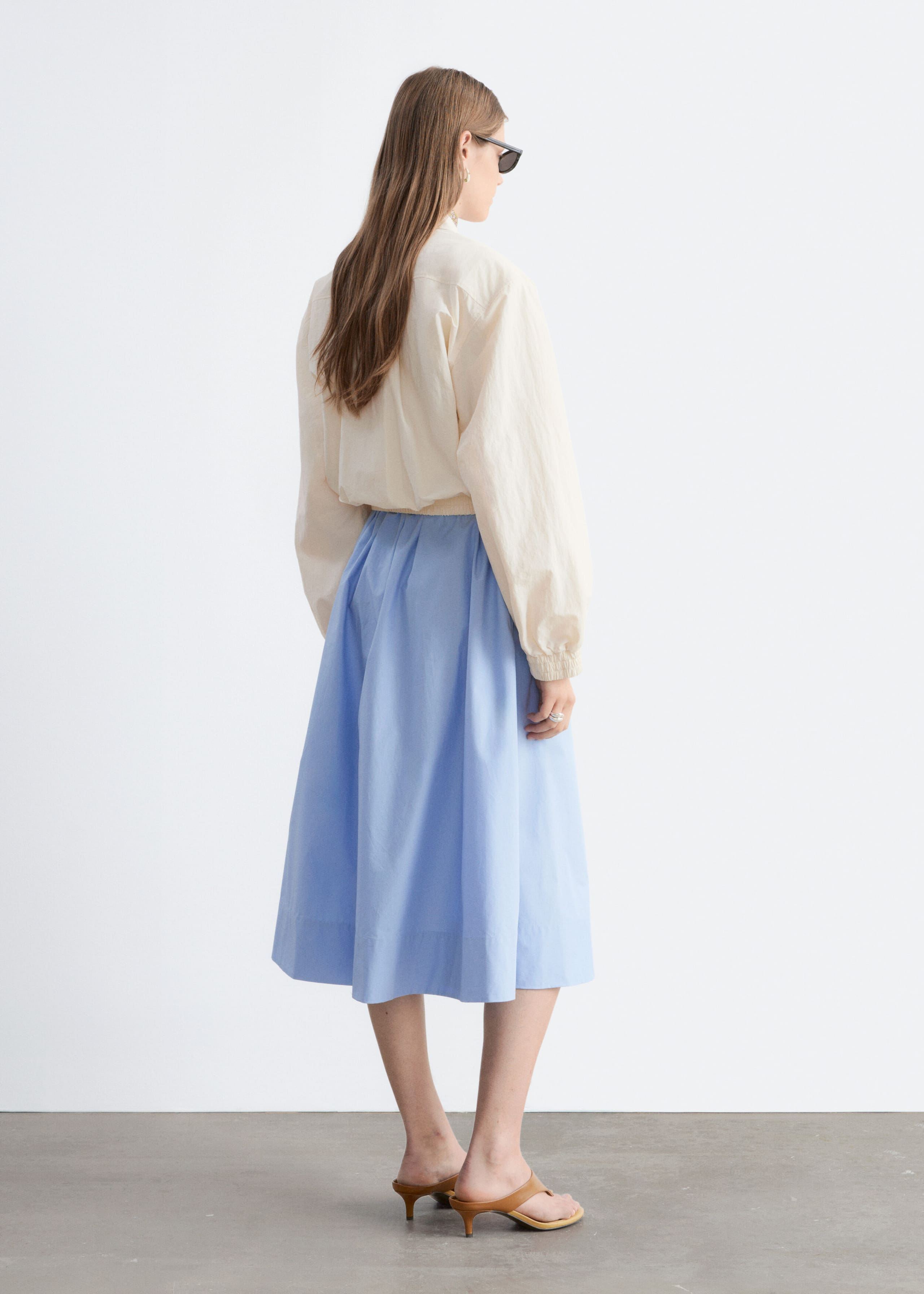 Kort jacka med dragkedja framtill – Ljusbeige – lookbook