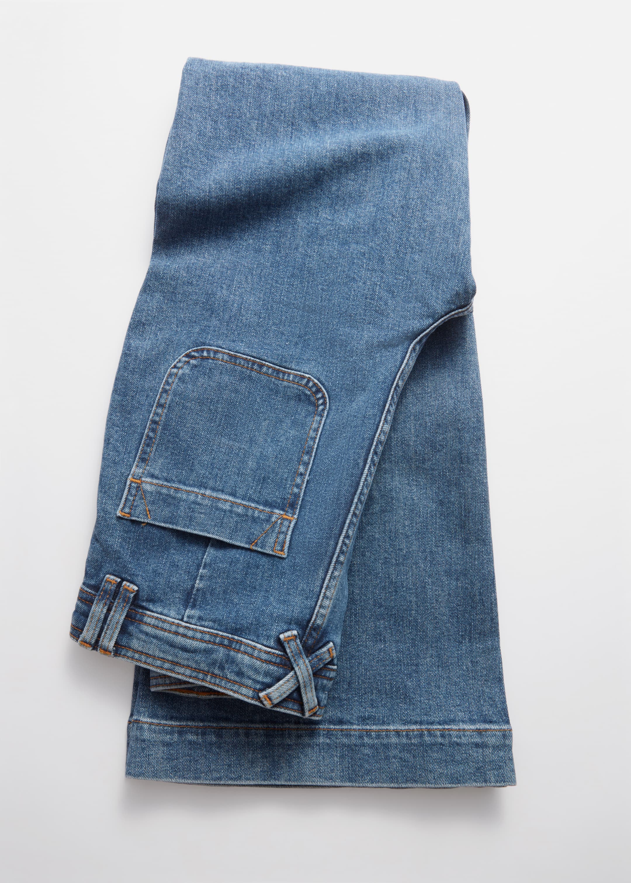 Größeres Bild anzeigen: Ausgestellte Jeans mit hohem Bund - Mittelblaue Waschung - Ladies | H&M AT 8